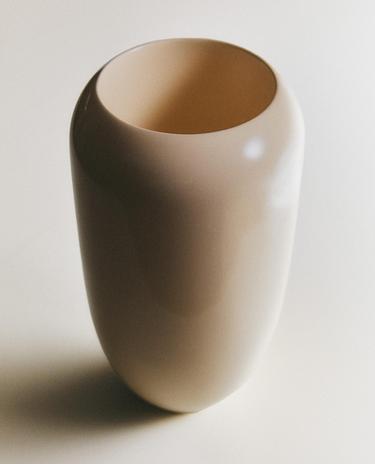 LACQUERED VESSEL I COLIN KING
