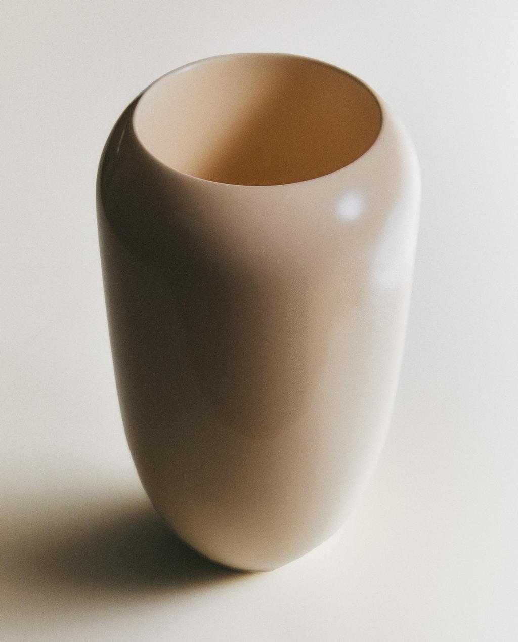 LACQUERED VASE