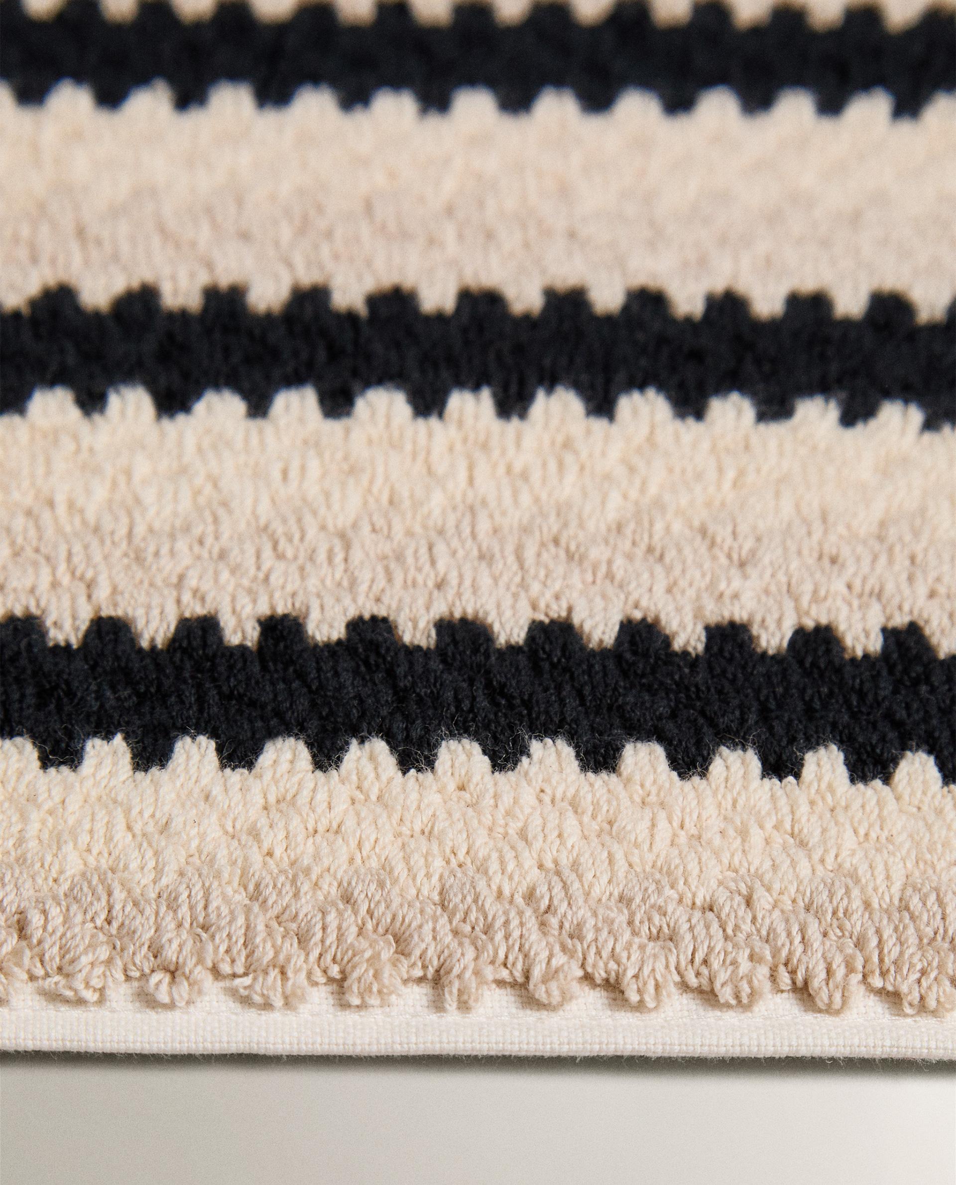 GEOMETRIC JACQUARD BATH MAT product thumbnail 6