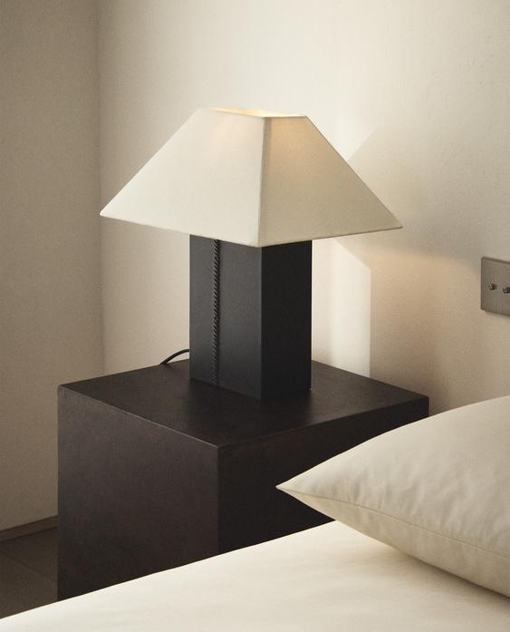 ABAJUR DE MESA EM COURO