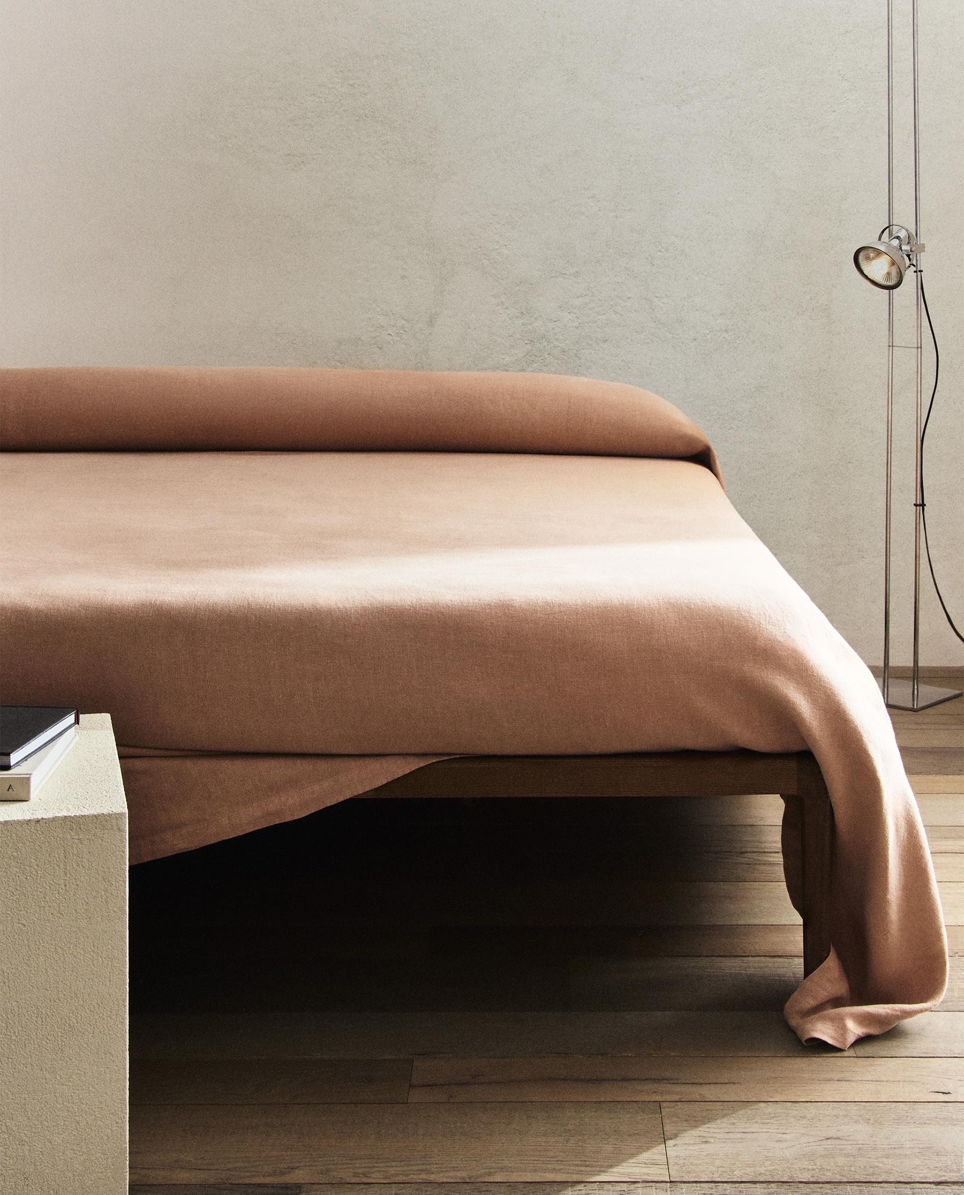 ウォッシュ加工 リネン ベッドスプレッド(400GXM²) | Zara Home