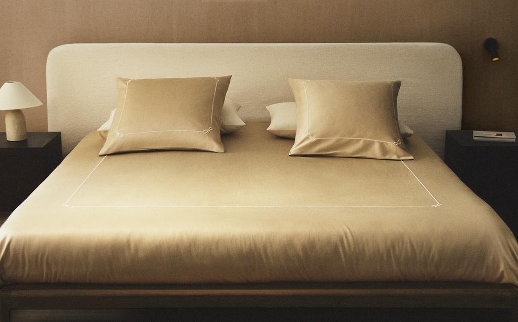 غلاف لحاف ساتين بشريط على الحافة