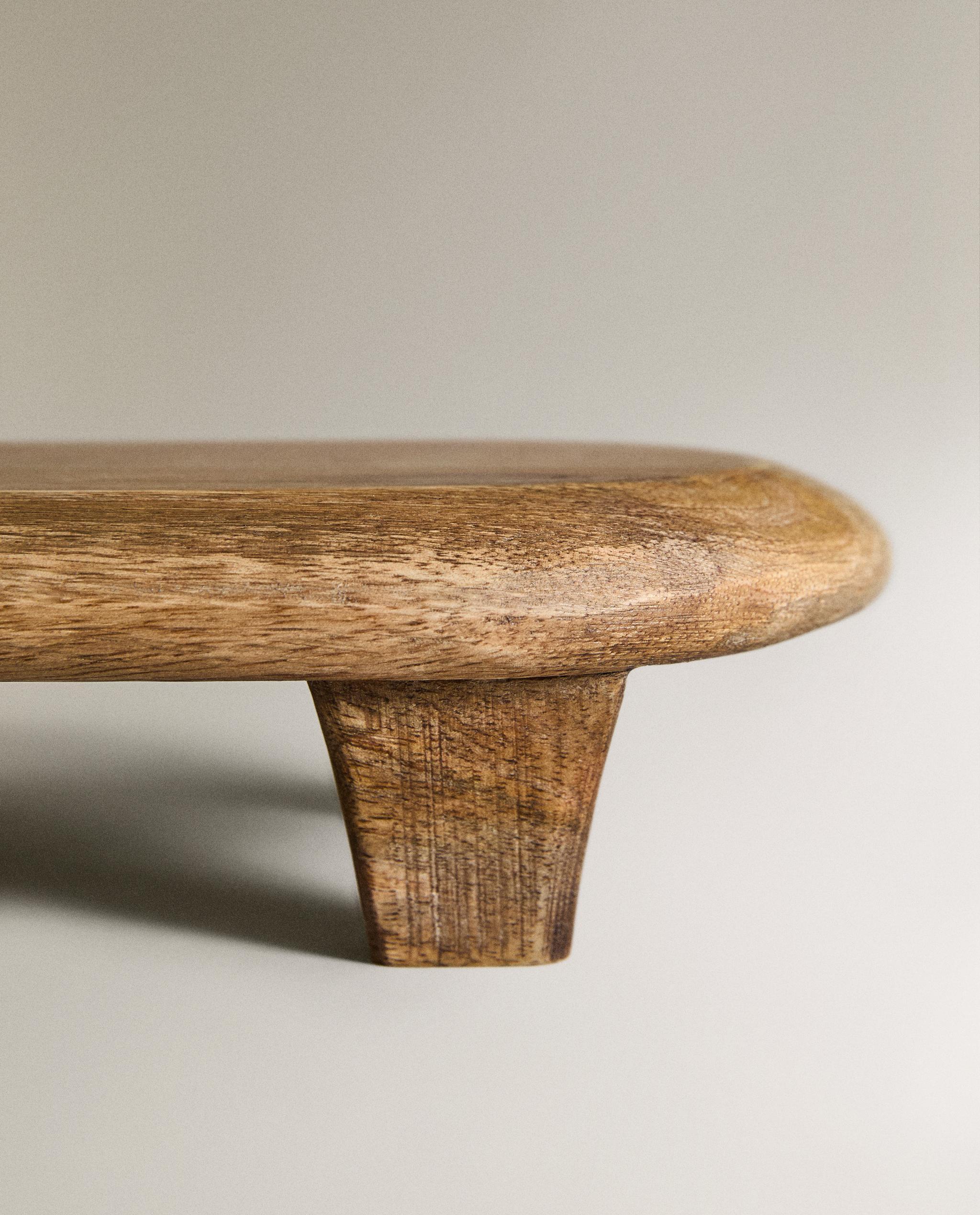 WOODEN CHOPPING BOARD WITH LEGS product thumbnail 8