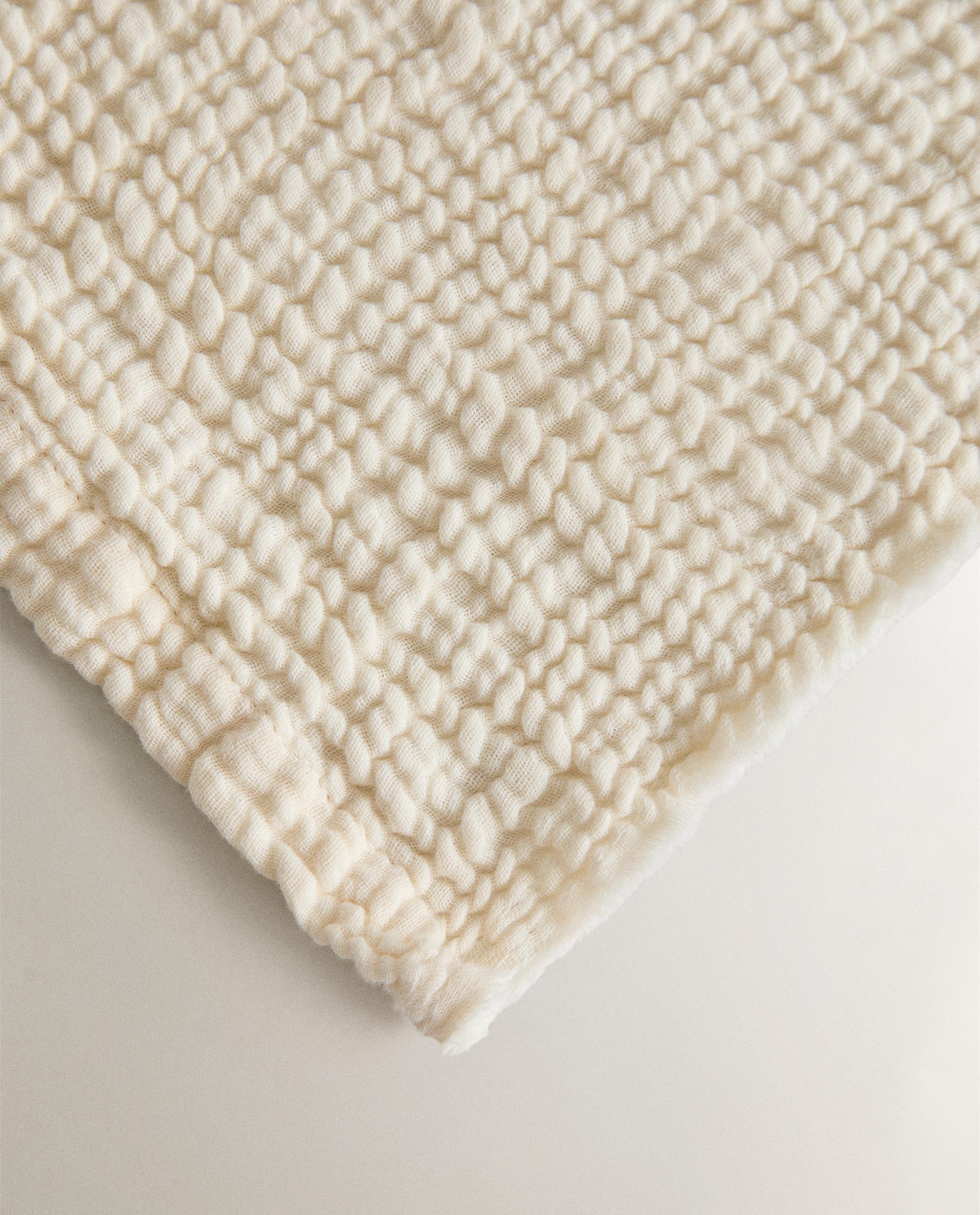 PLAIN MUSLIN THROW