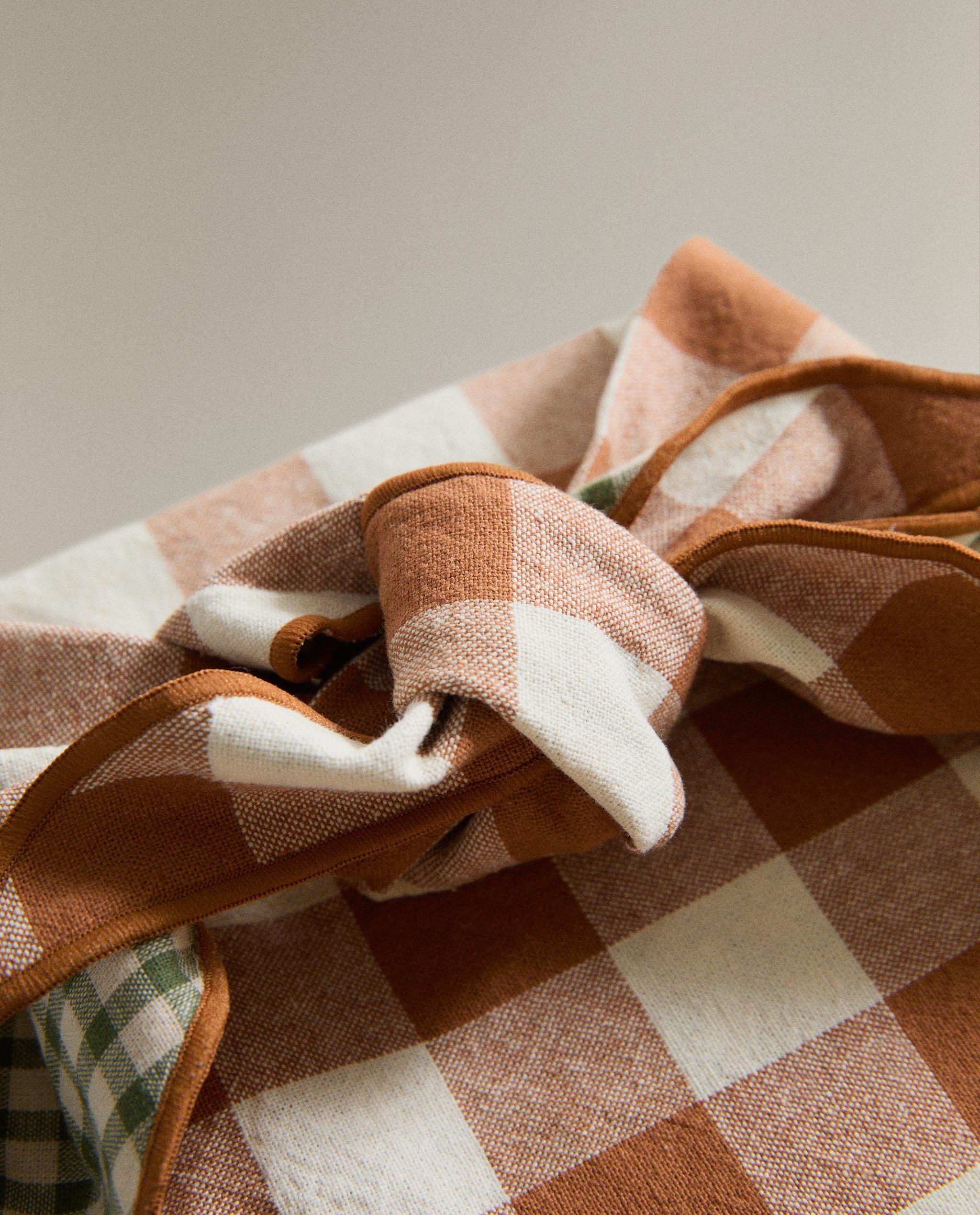 REVERSIBLE CHECK PET BANDANA product thumbnail 9