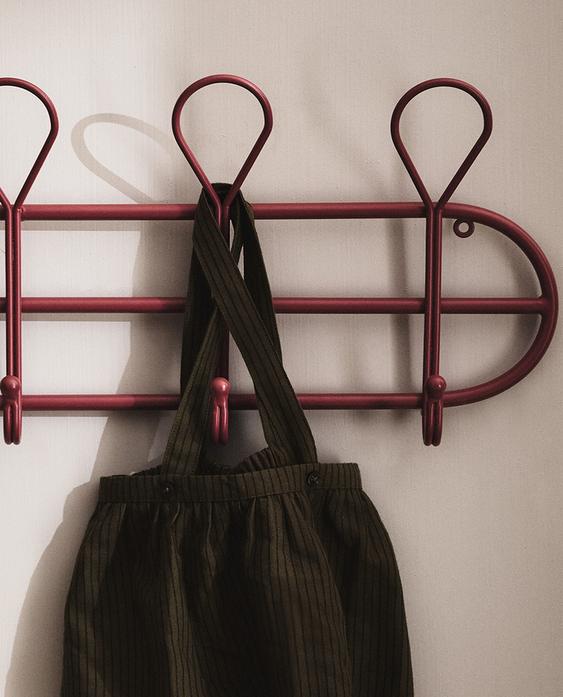 KIDS' IRON CLOTHES RACK