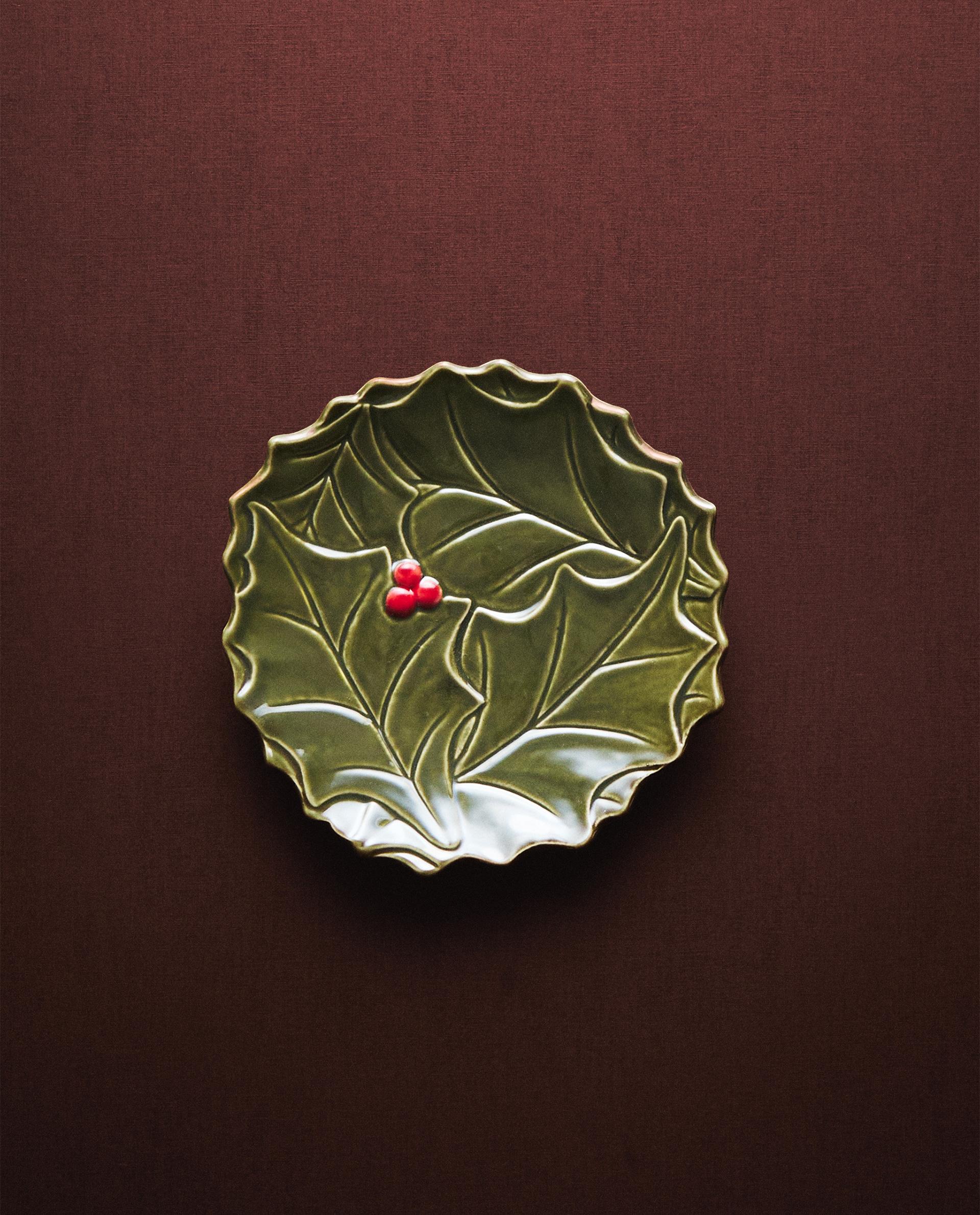 【新品•タグ付き】 ZARA  クリスマス ケーキスタンド ヒイラギ柄 新品•タグ付き】 ZARA HOME クリスマス ケーキスタンド ヒイラギ柄