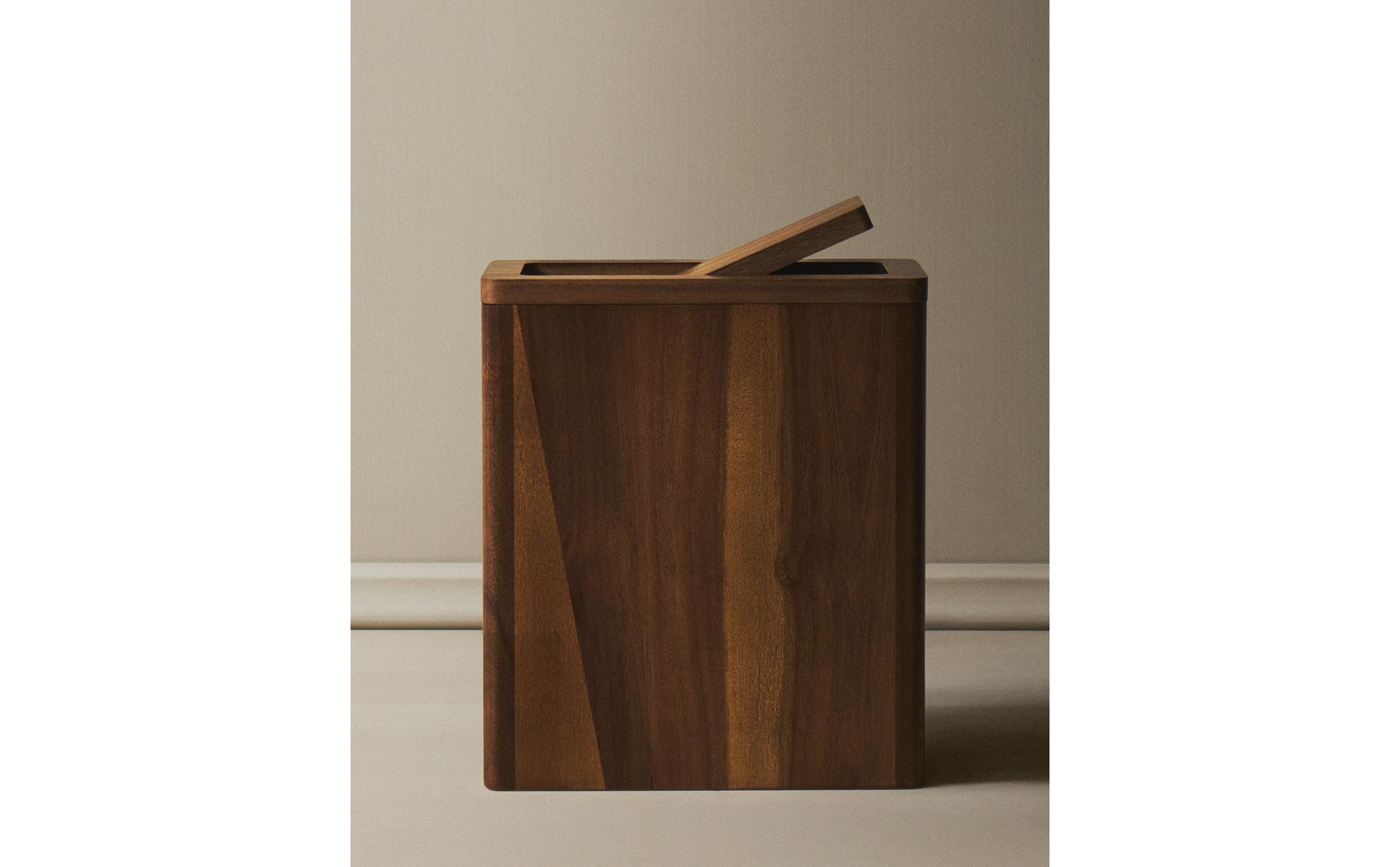 TEXTURED WOODEN BATHROOM BIN product thumbnail 2