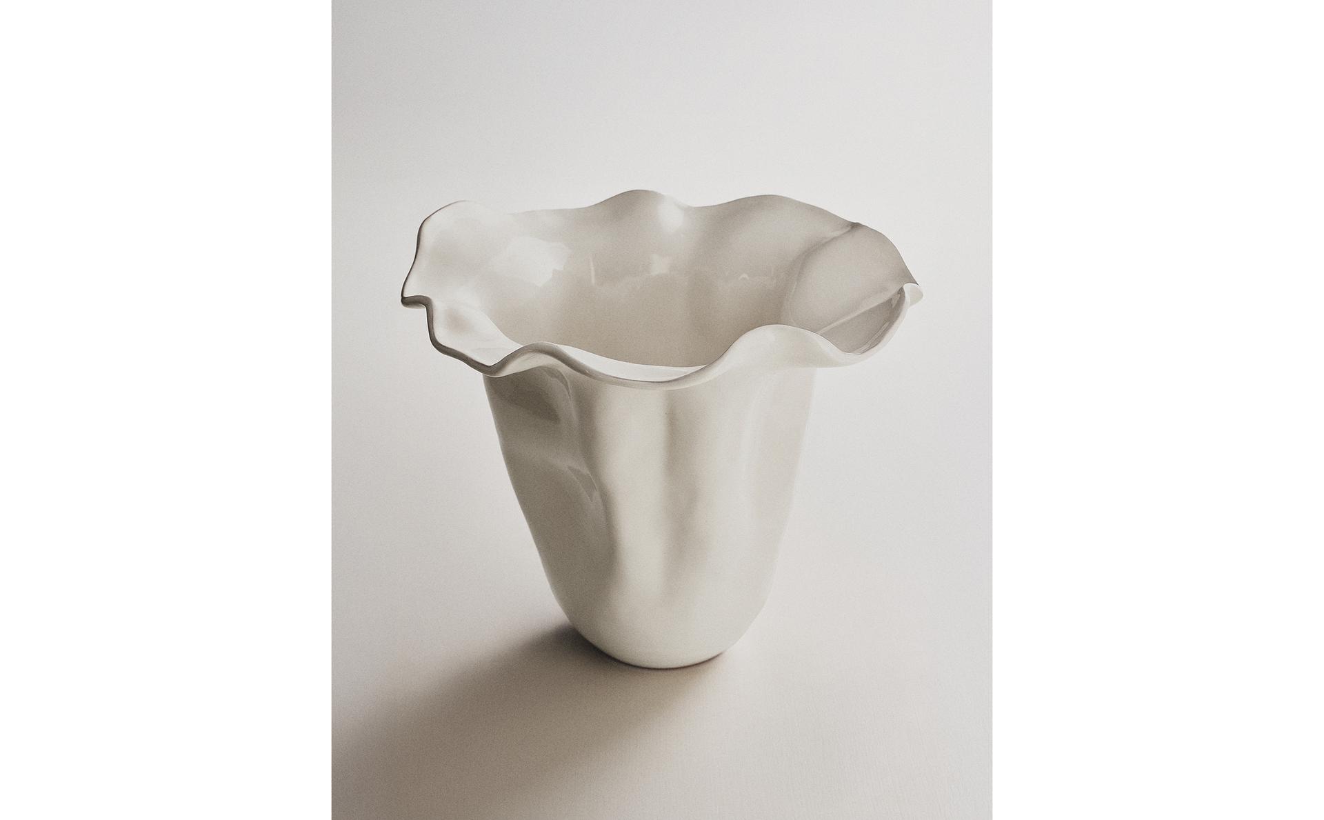 WAVY SHINY EARTHENWARE VASE WAVY SHINY EARTHENWARE VASE