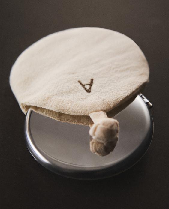 MAŽAS MAKIAŽO VEIDRODĖLIS MAŽAS MAKIAŽO VEIDRODĖLIS