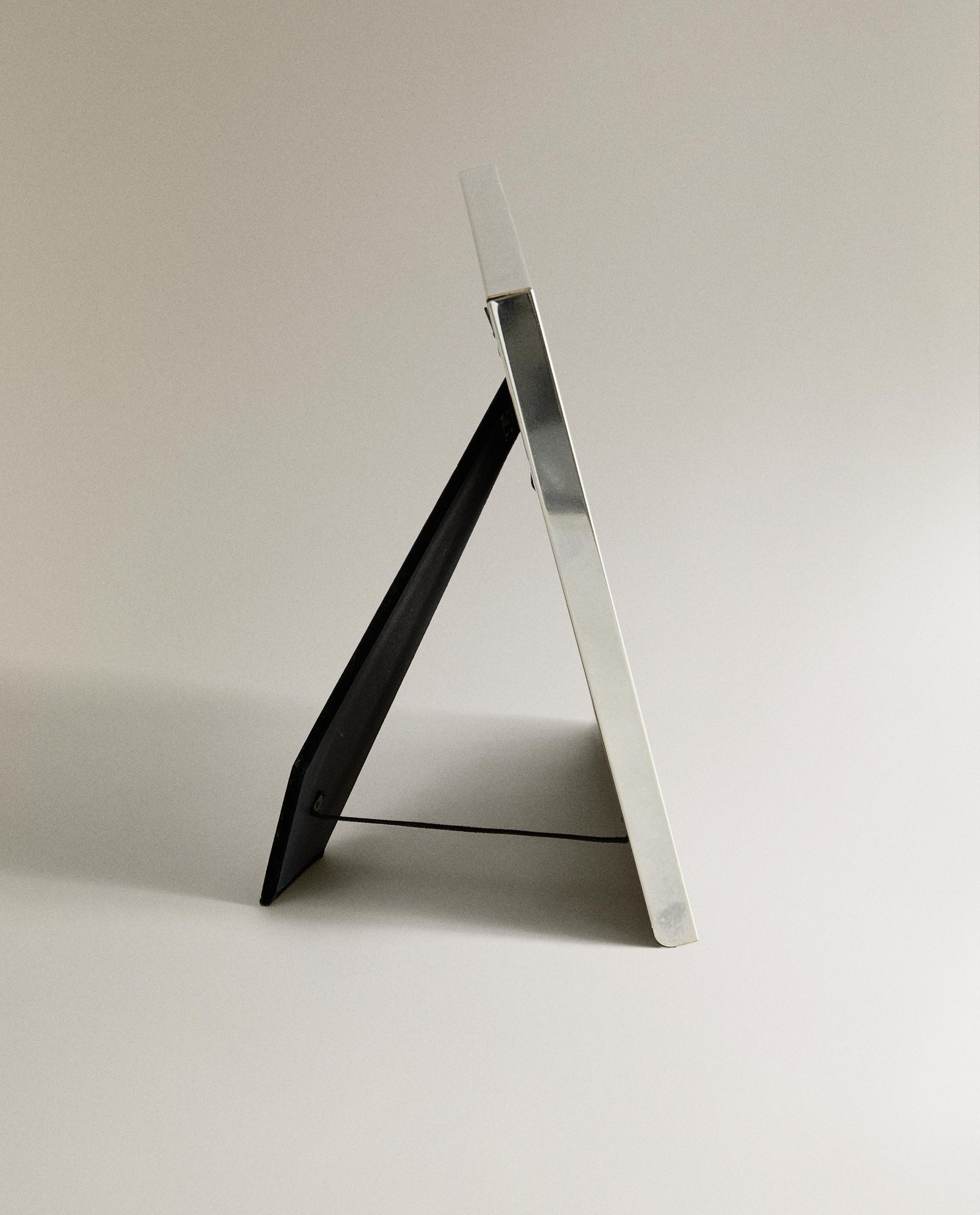 METAL PHOTO FRAME WITH LAYERED PASSE-PARTOUT product thumbnail 2