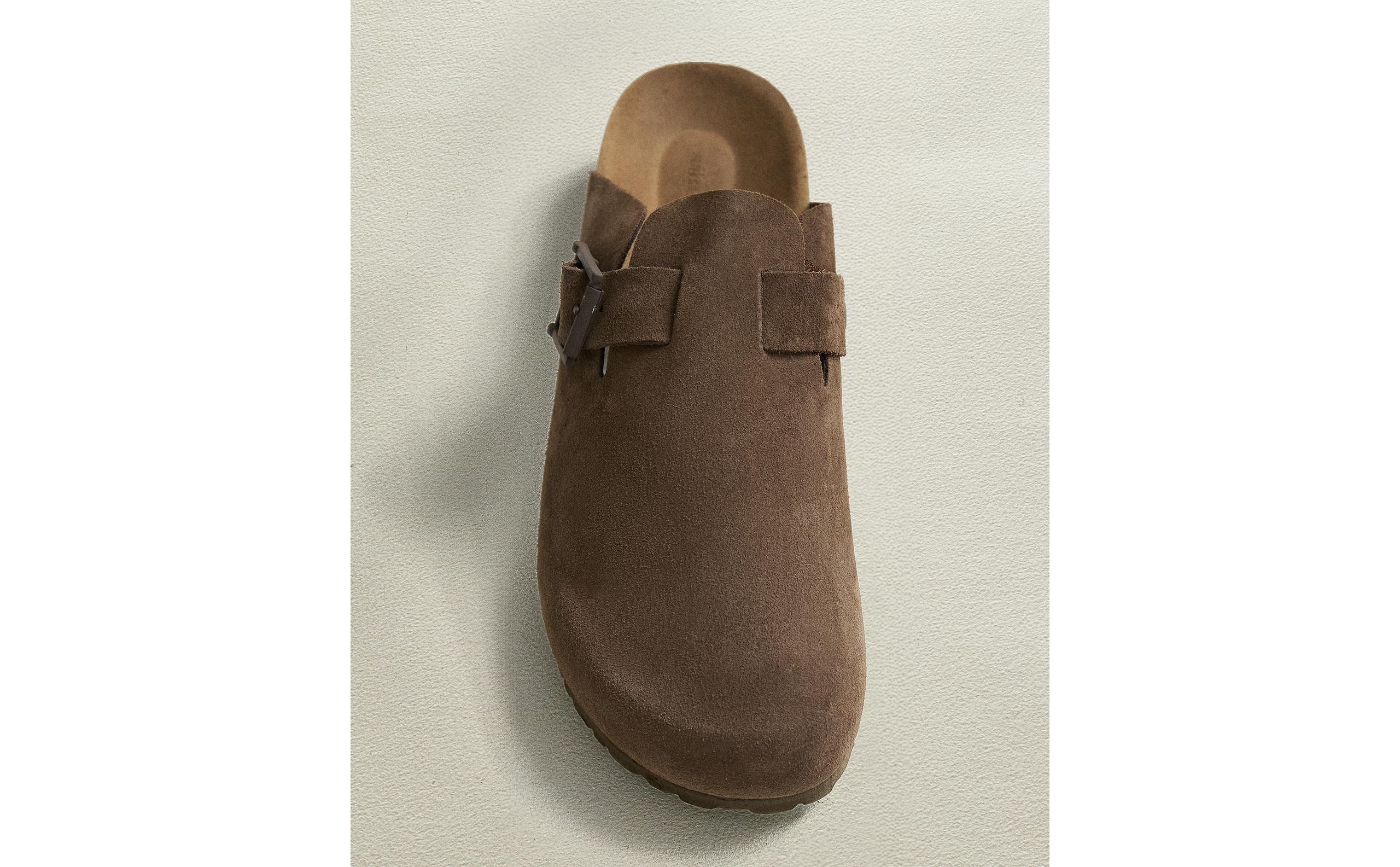 LEATHER CLOGS WITH BUCKLES