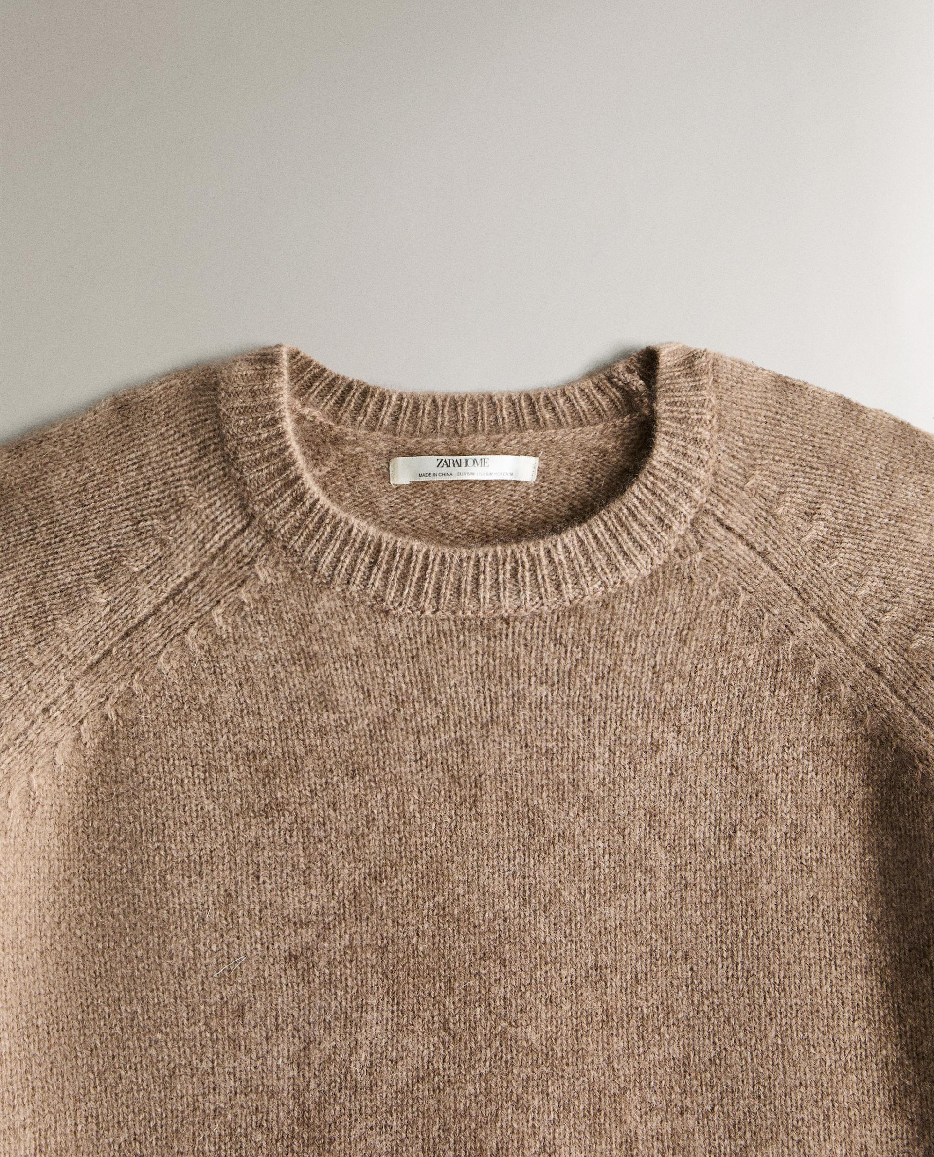 CASHMERE SWEATER