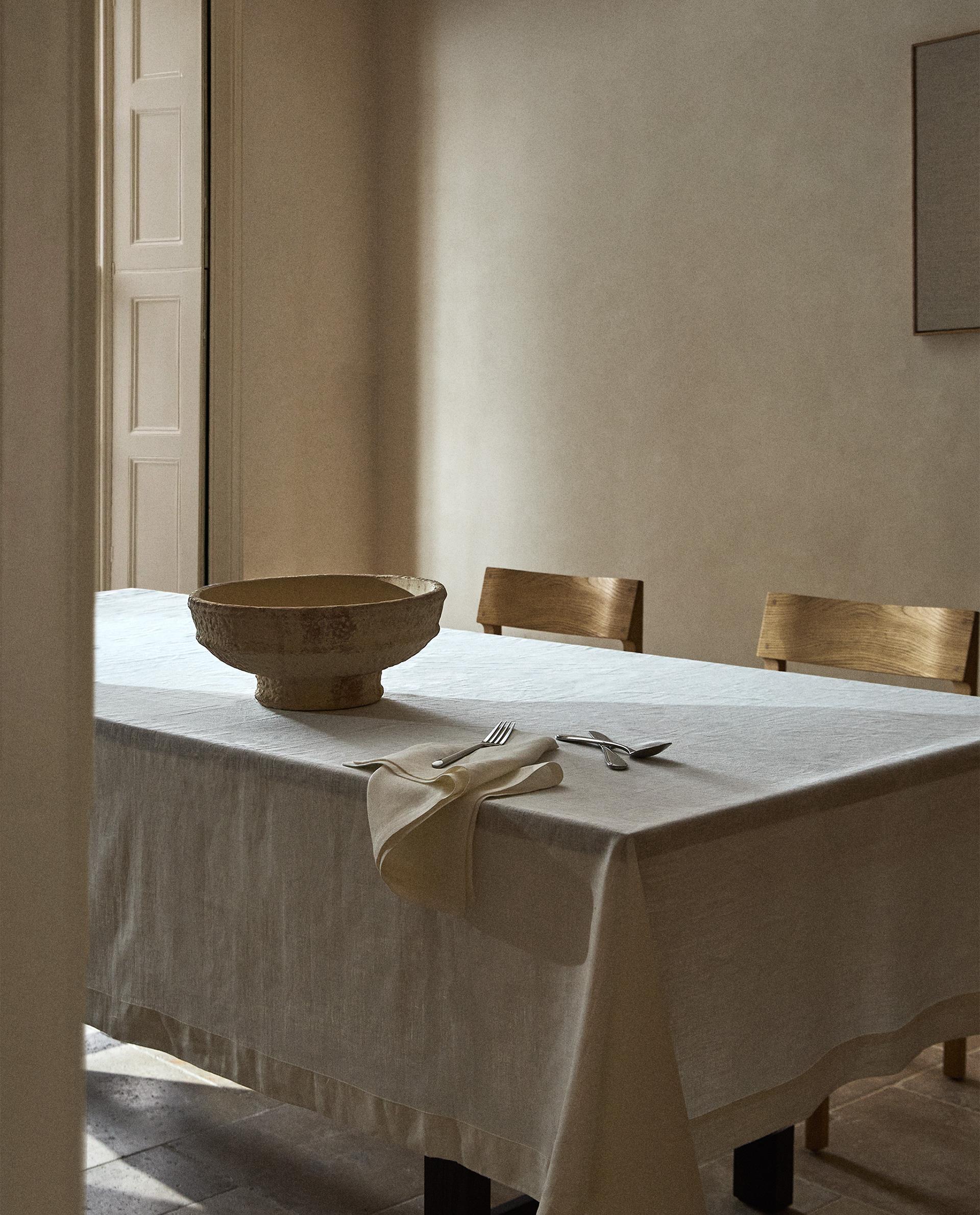 BASIC LINEN TABLECLOTH 67 x 138 | Zara Home