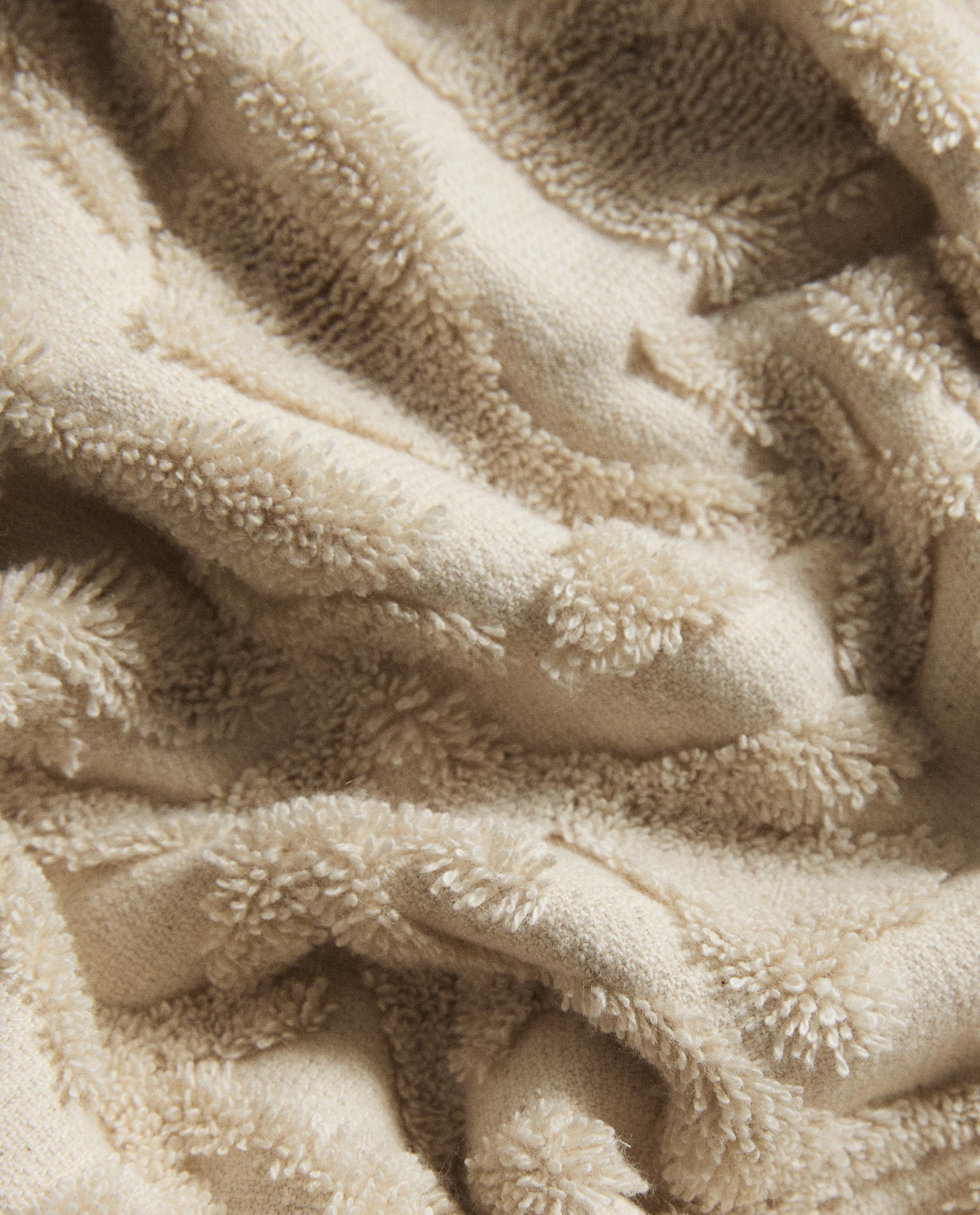 FLORAL JACQUARD BATH TOWEL product thumbnail 4
