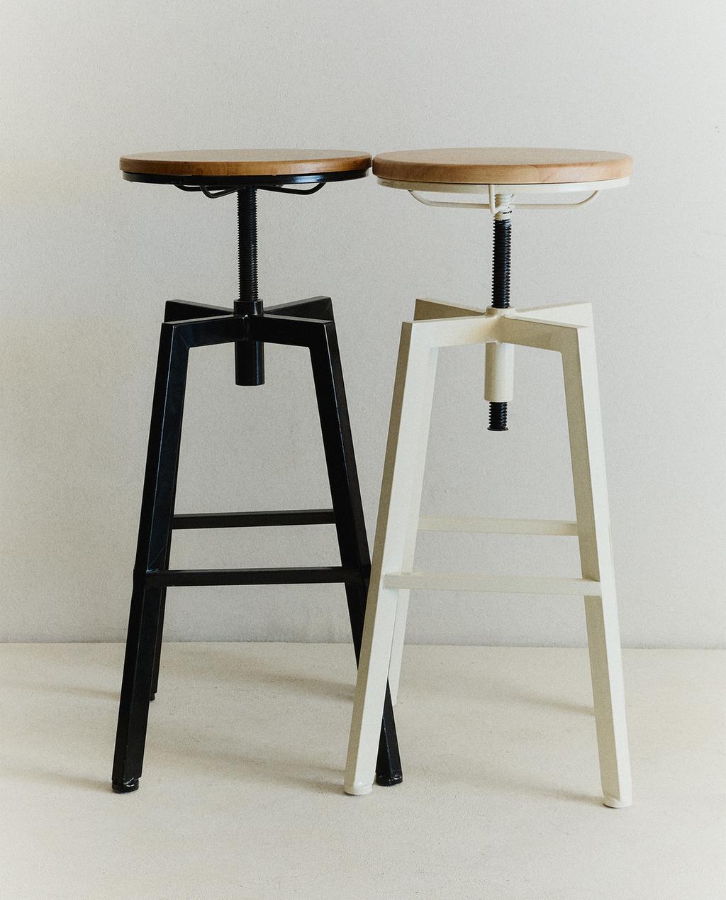 WOOD AND METAL SWIVEL BAR STOOL