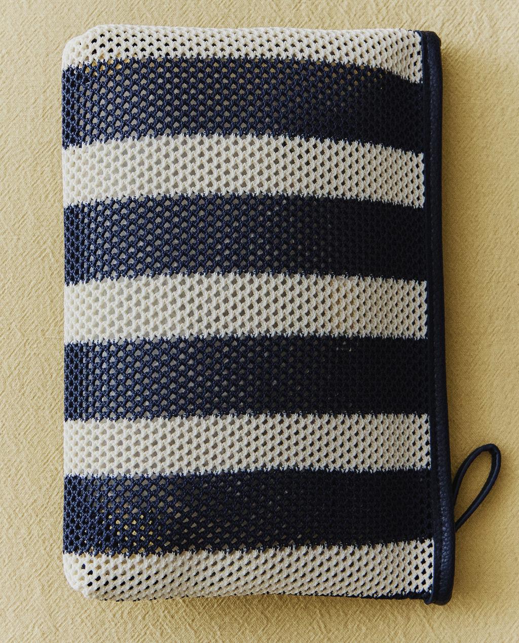 STRIPED TOILETRY BAG STRIPED TOILETRY BAG