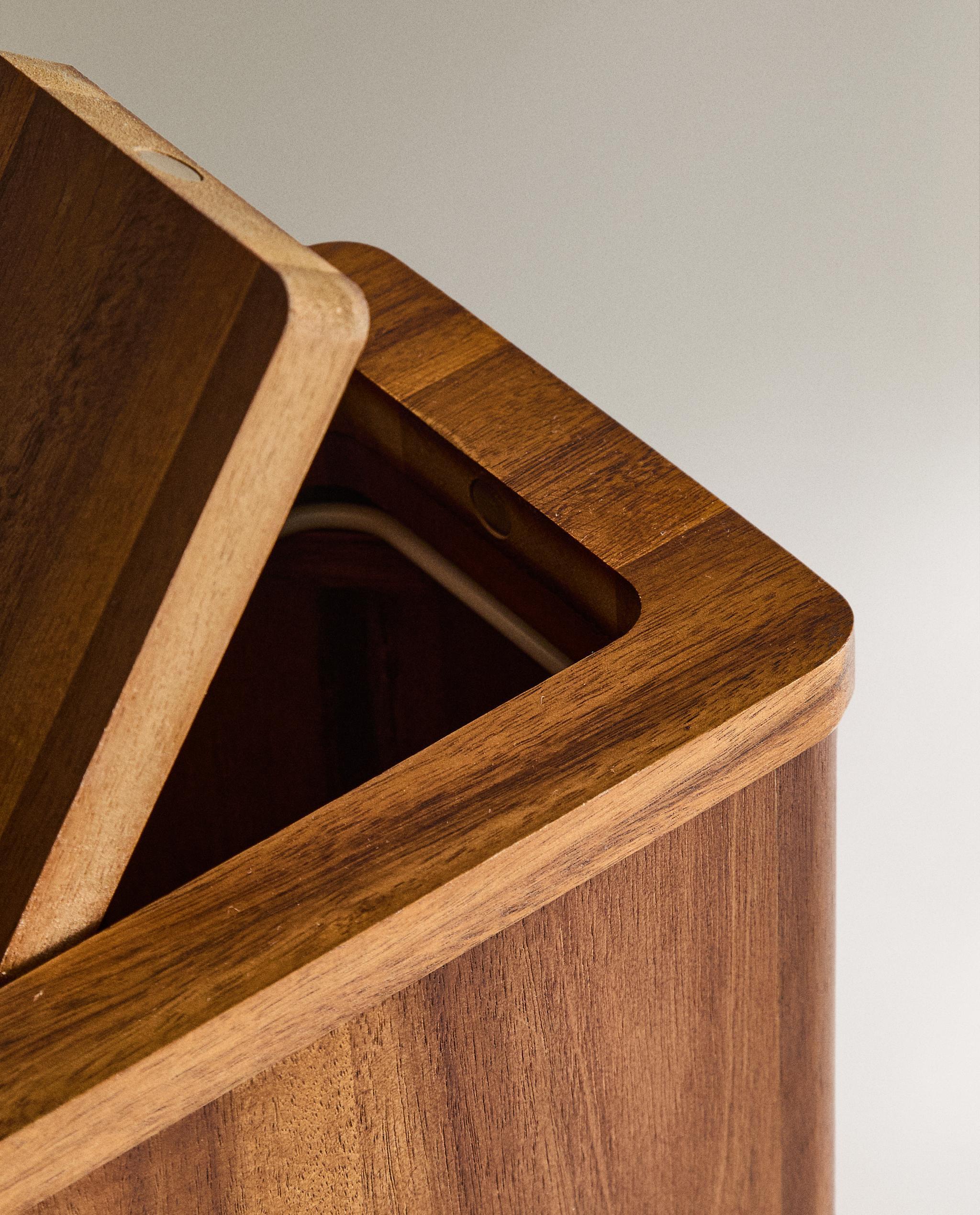 TEXTURED WOODEN BATHROOM BIN product thumbnail 8