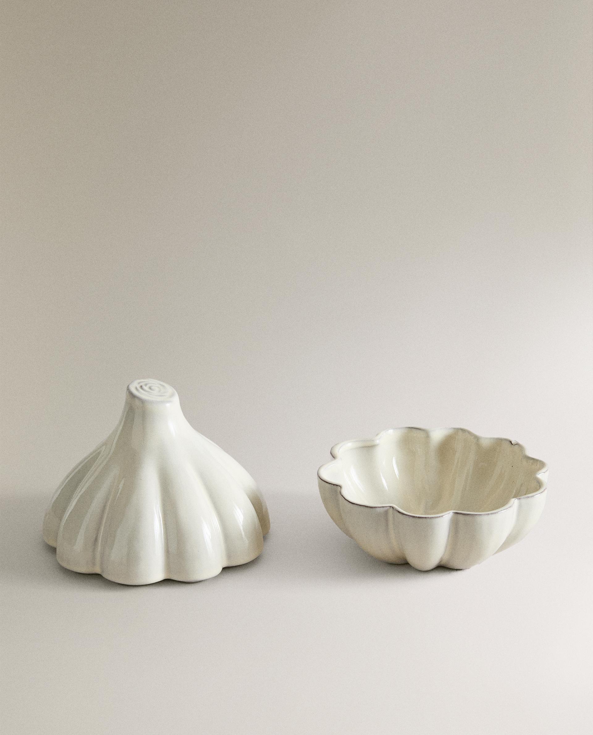 TERRACOTTA GARLIC STORAGE JAR product thumbnail 2