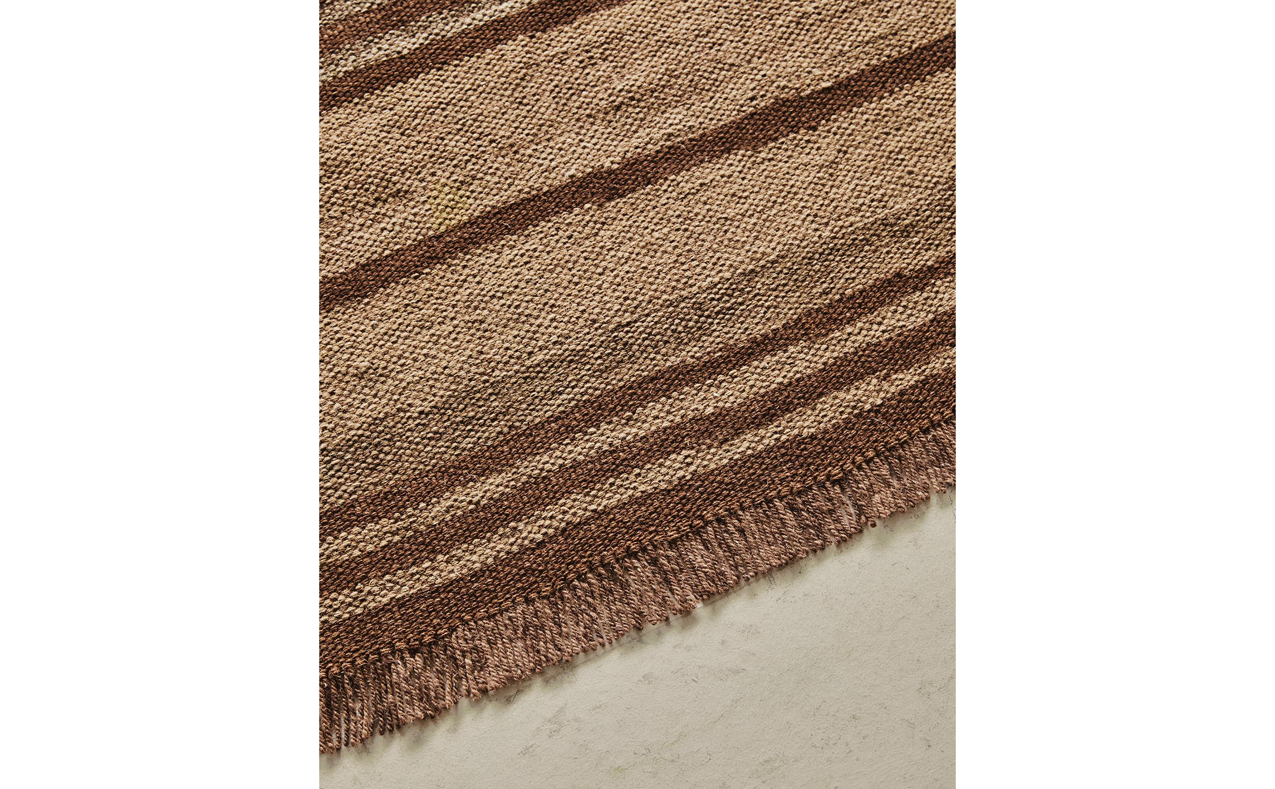 STRIPED RUG WITH FRINGING