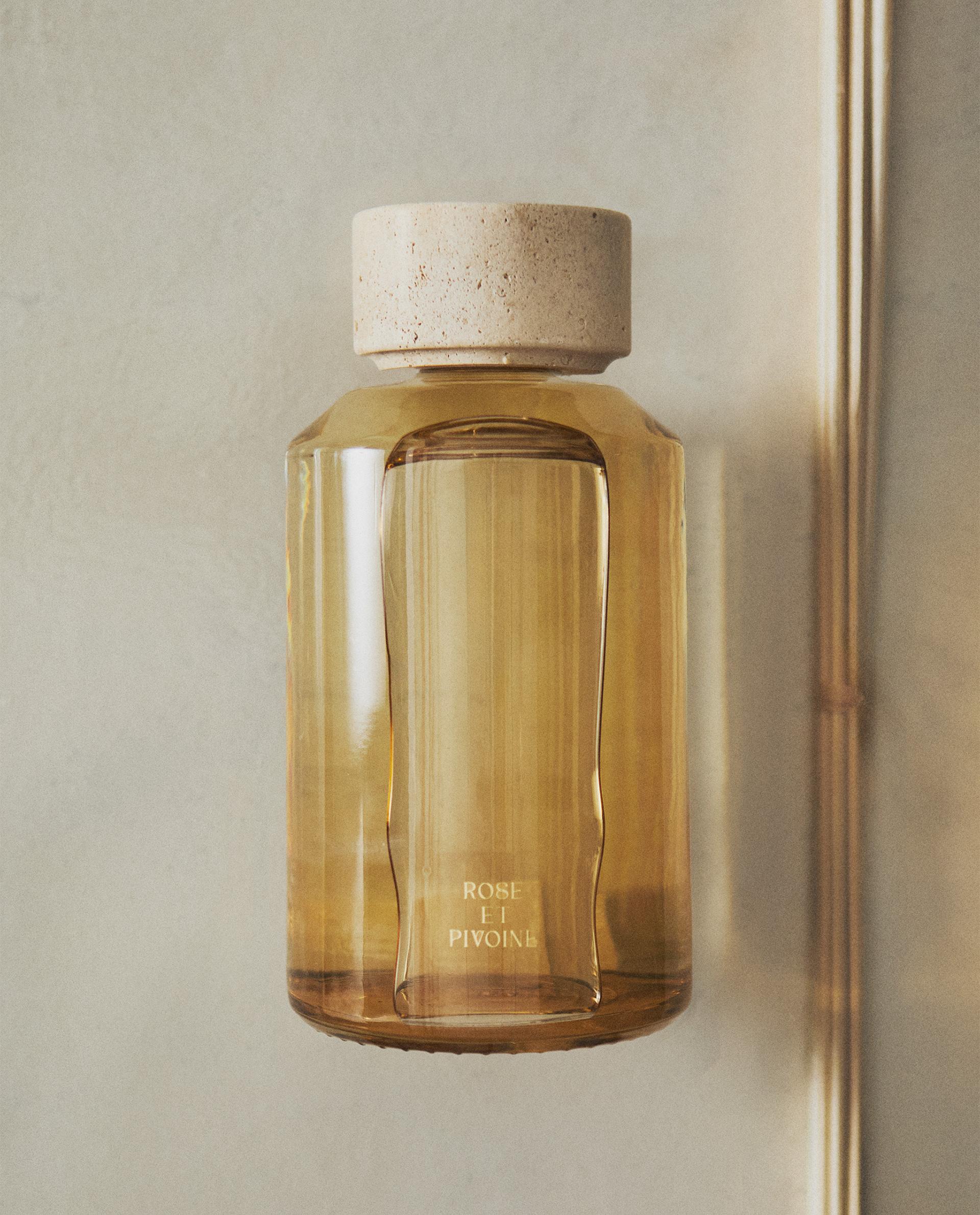 (360 ML) AROMA DIFUZÉR ROSE ET PIVOINE (360 ML) AROMA DIFUZÉR ROSE ET PIVOINE