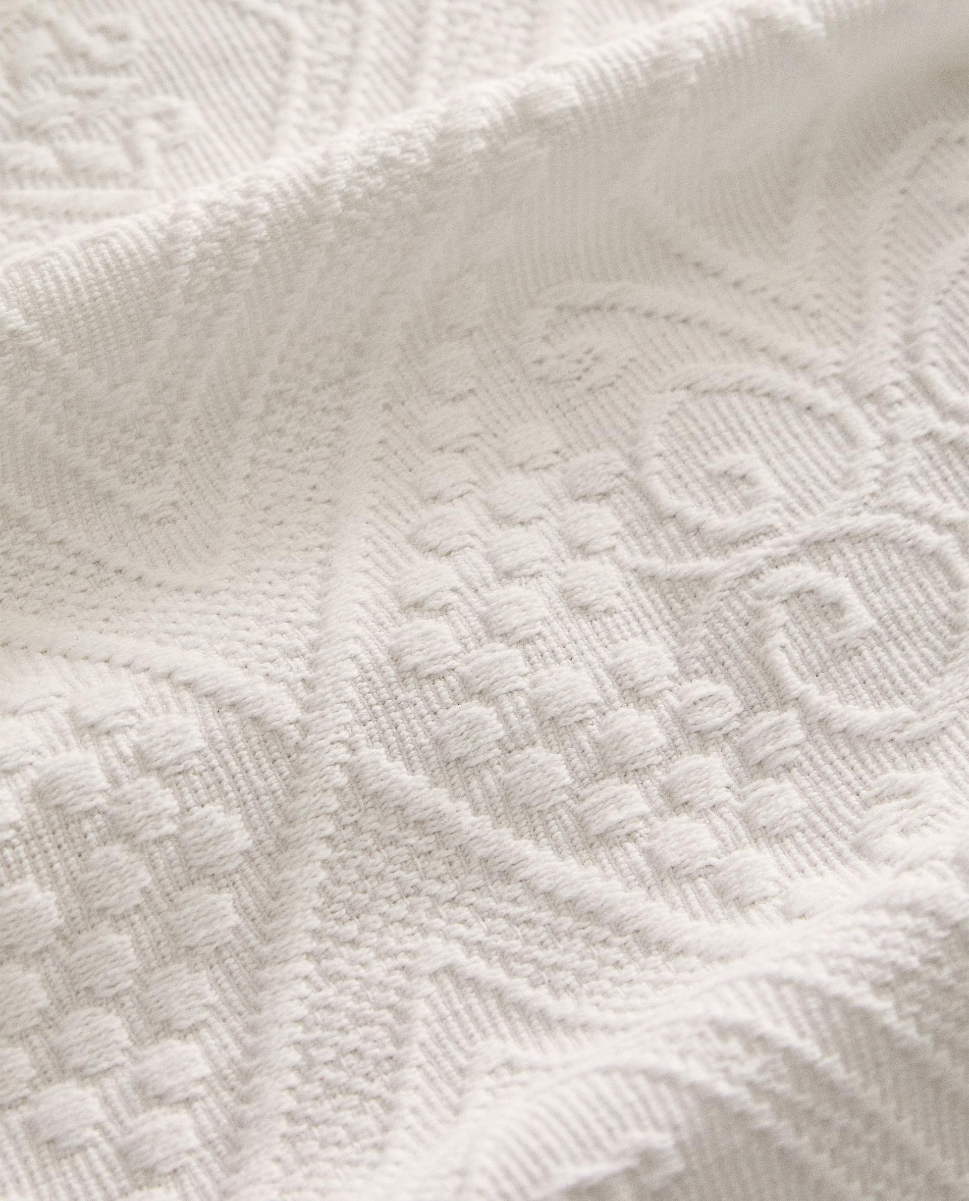 COTTON BEDSPREAD WITH GEOMETRIC DESIGN product thumbnail 10