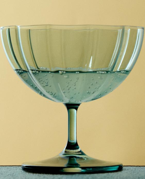 GOLVENDE GLAZEN IJSCOUPE GOLVENDE GLAZEN IJSCOUPE