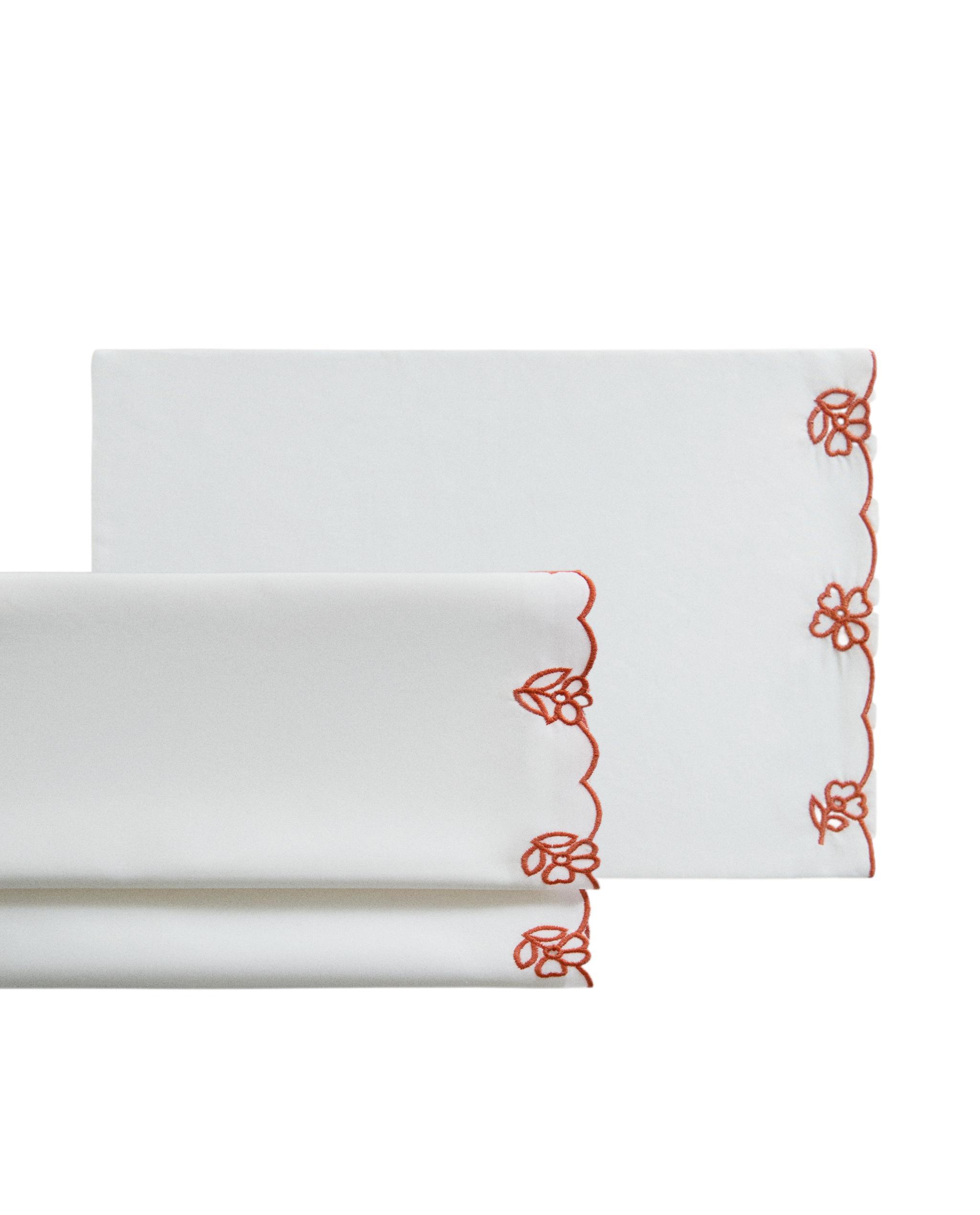 COT PILLOWCASE AND FLAT SHEET SET WITH EMBROIDERED FLOWERS product thumbnail 6