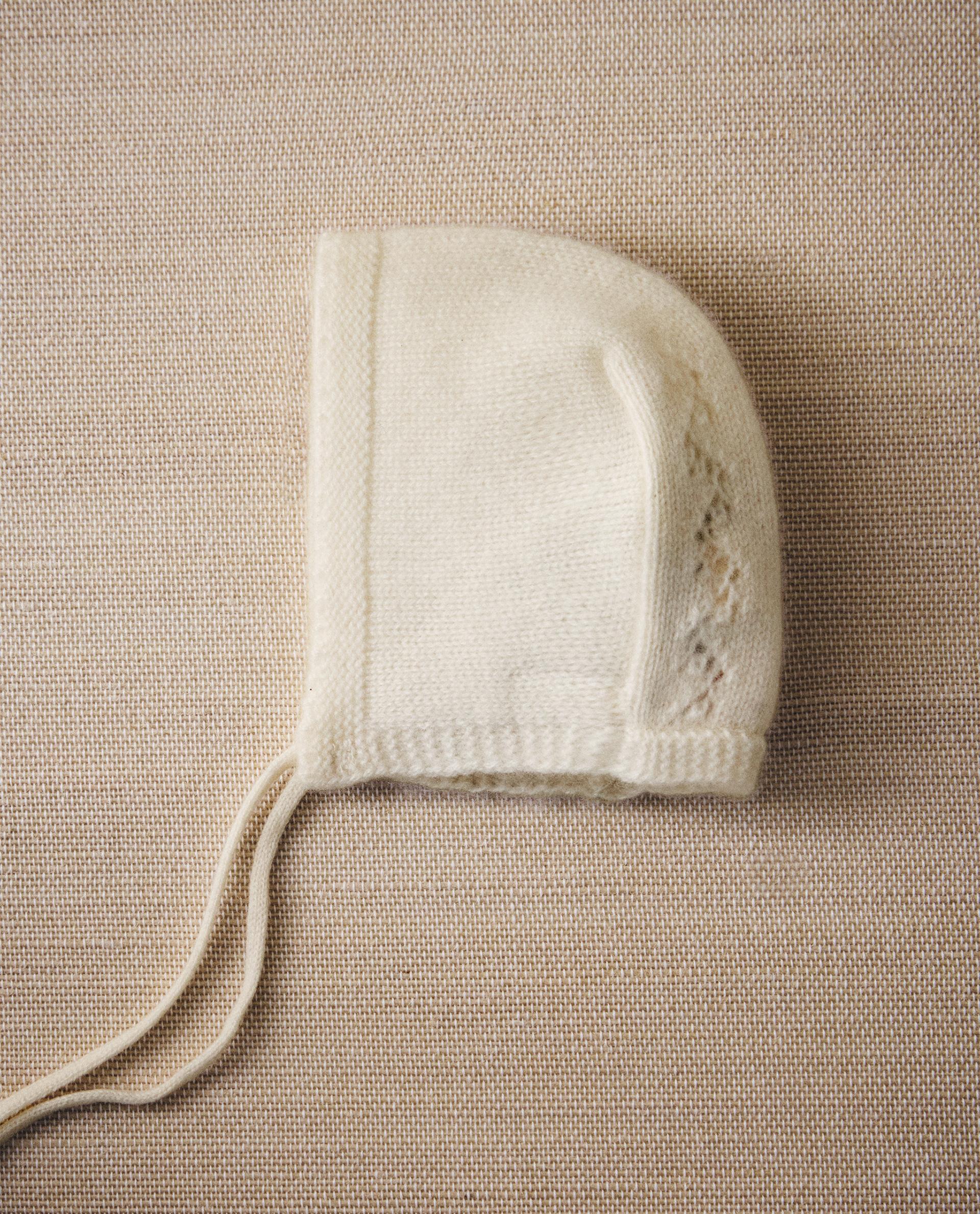 HOLIDAY CABLEKNIT BABY BONNET il_fullxfull.1236138197_rt3y.jpg