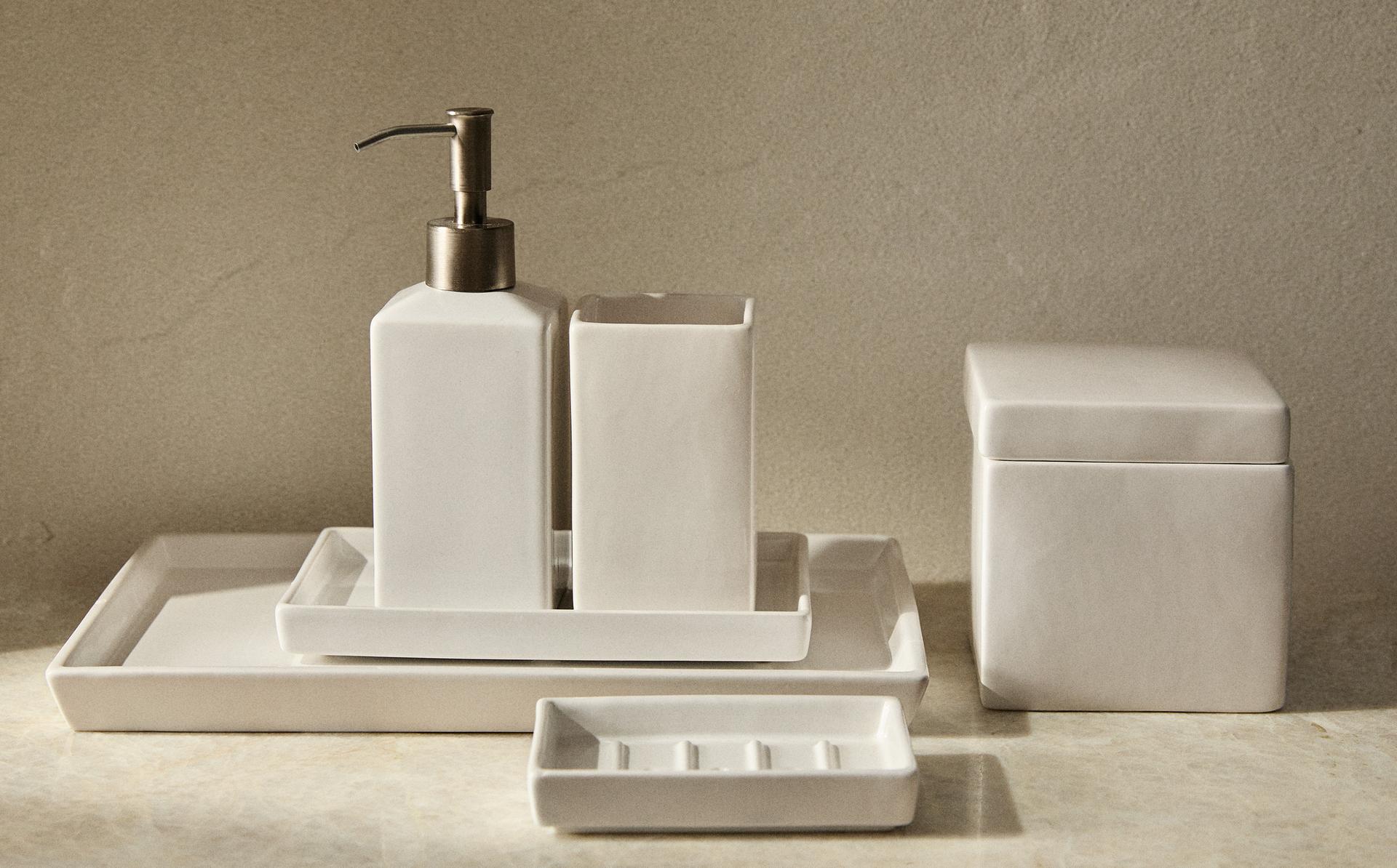 WHITE EARTHENWARE BATHROOM SET WHITE EARTHENWARE BATHROOM SET