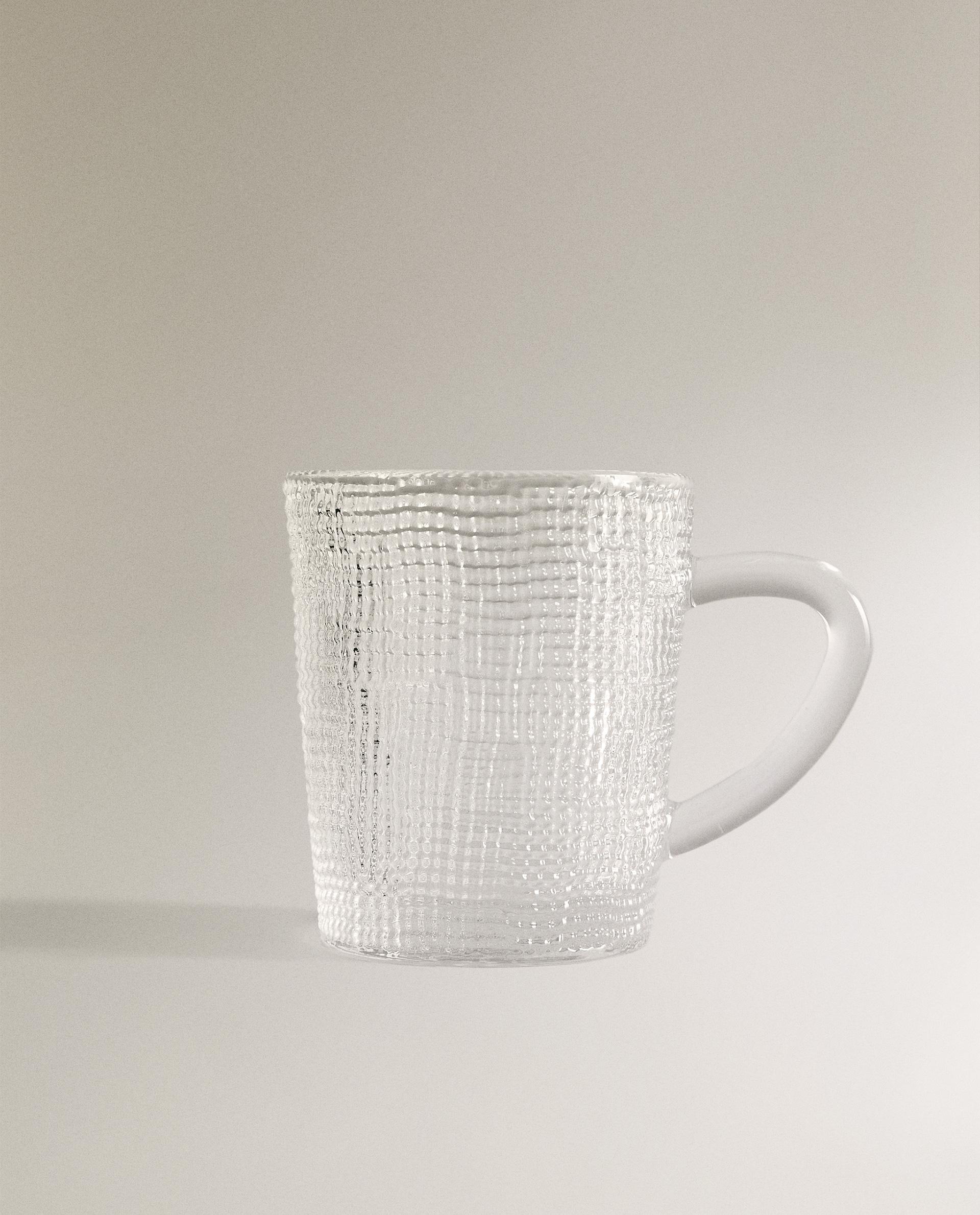 GLASS CUP WITH RAISED DESIGN