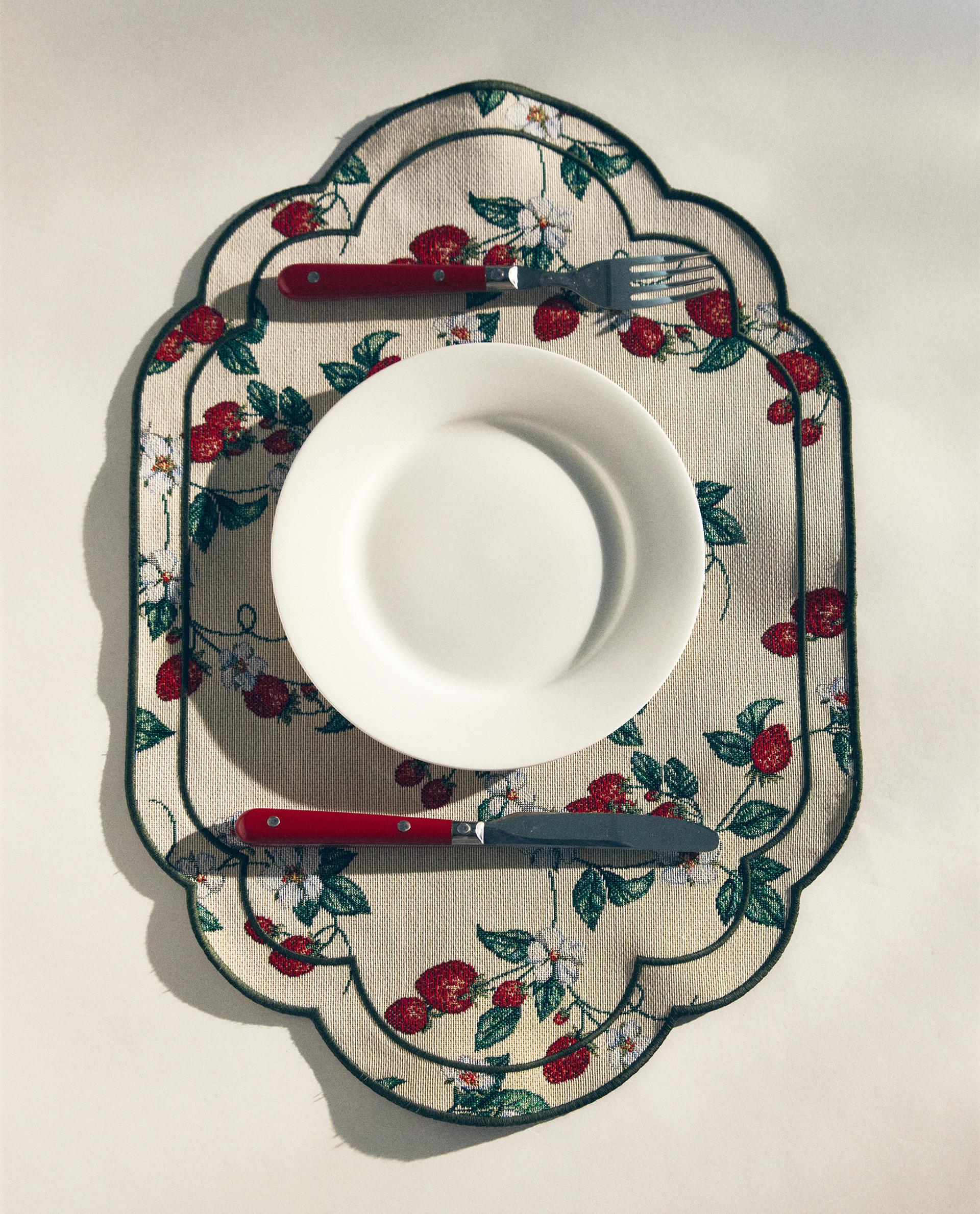 STRAWBERRY JACQUARD PLACEMAT product thumbnail 10