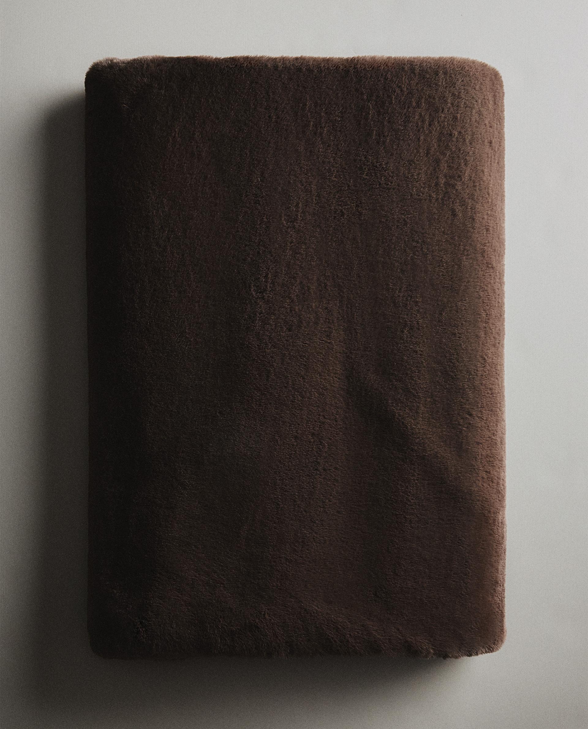 بطانية من الفرو الاصطناعي بطانية من الفرو الاصطناعي