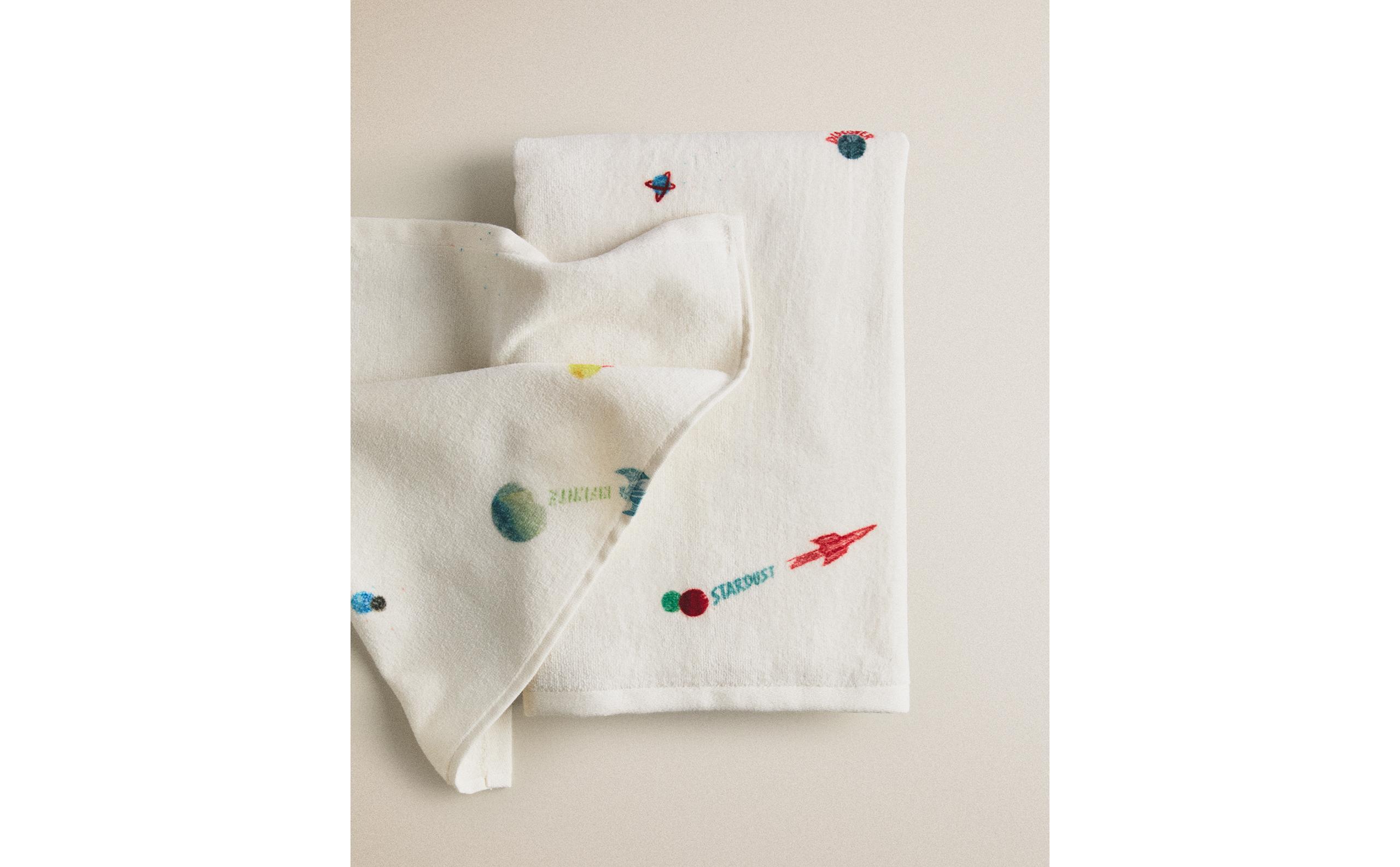 CHILDREN'S PLANET BATH TOWEL product thumbnail 2