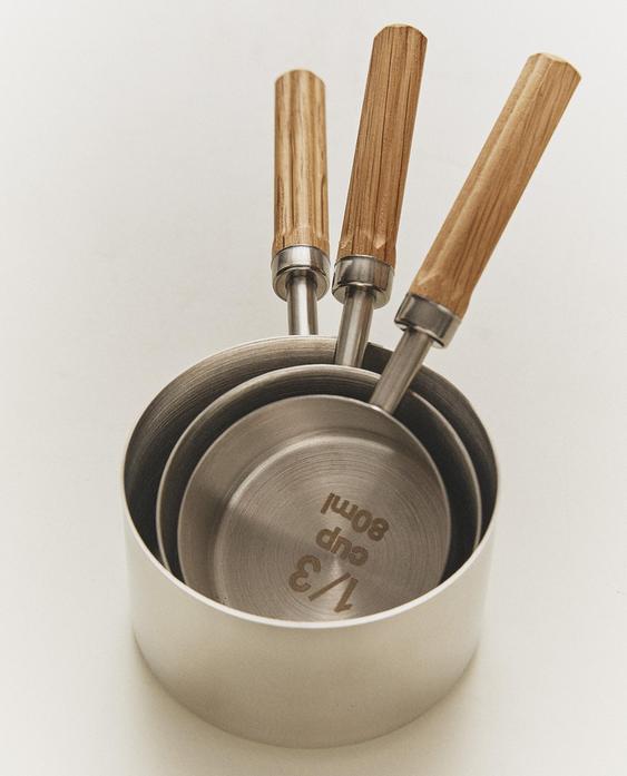 SET OF WOODEN MEASURING SPOONS