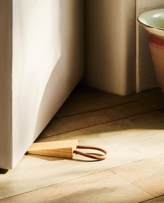 WOODEN LEATHER DOORSTOP