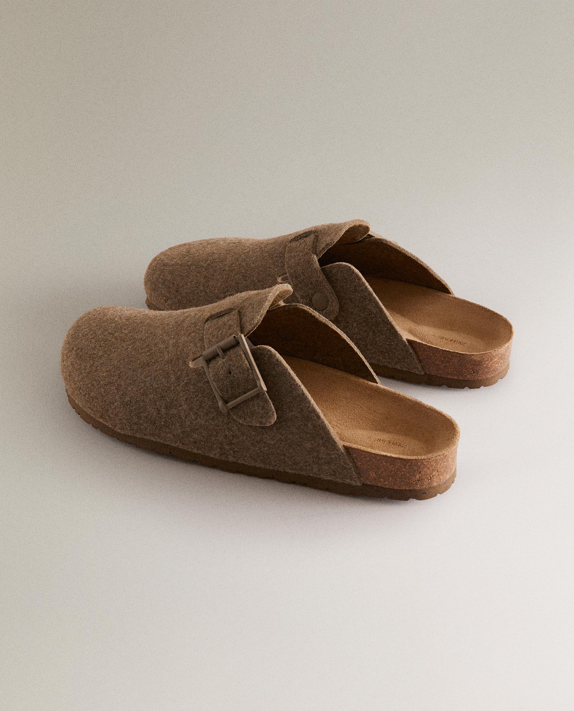 BUCKLED FELT MULE CLOG SLIPPERS