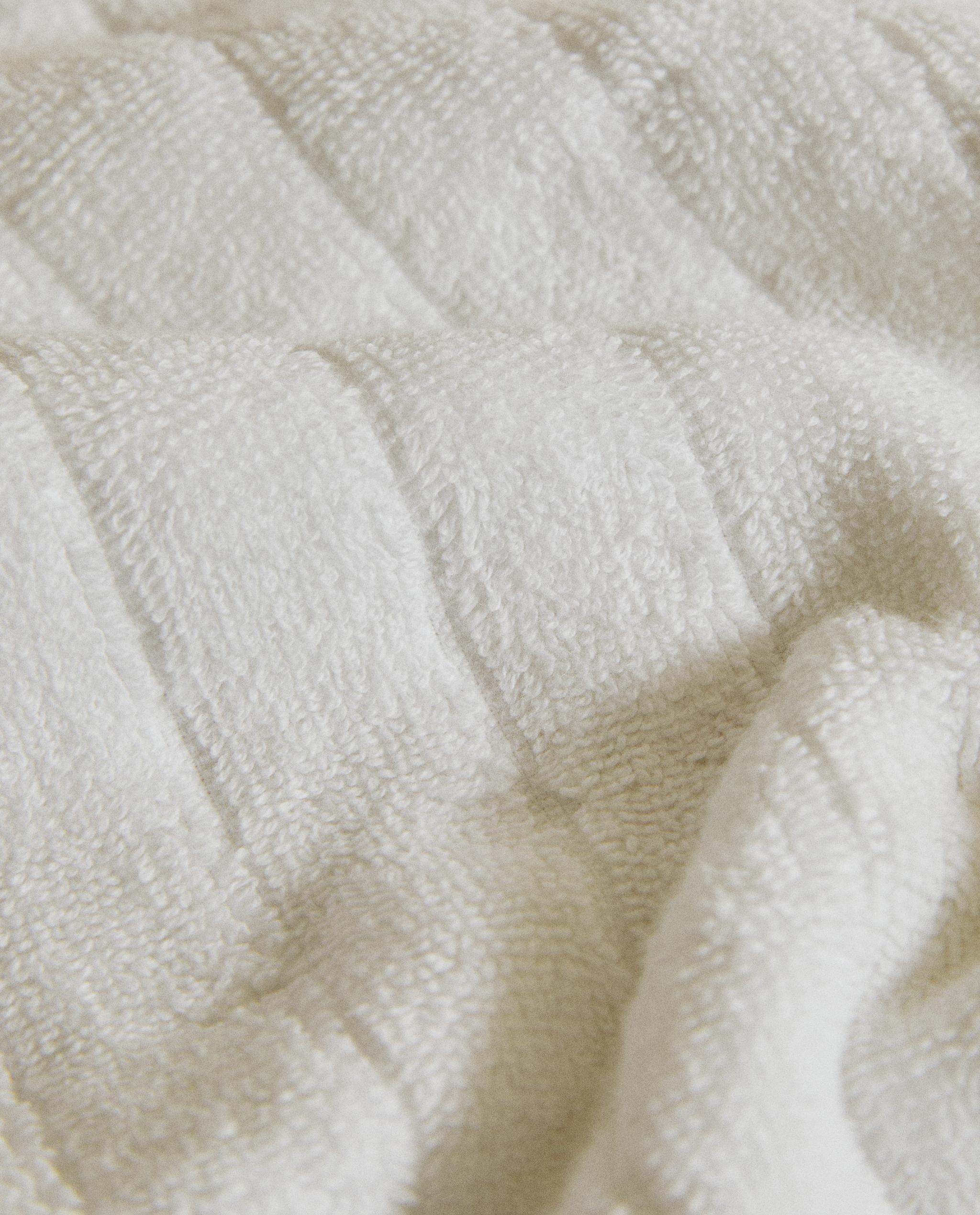 TEXTURED STRIPED BATH TOWEL product thumbnail 10
