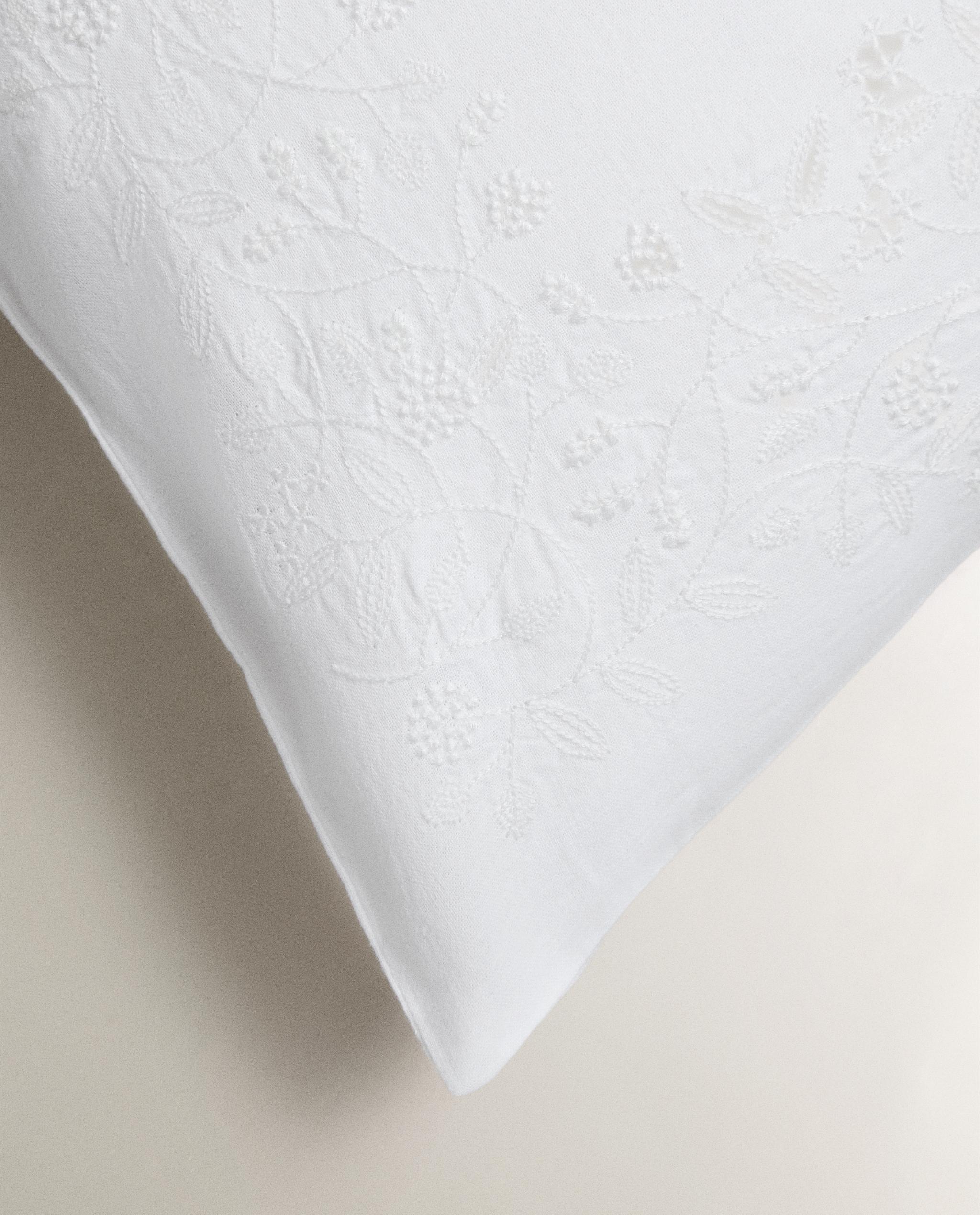 LINEN AND COTTON BEDSPREAD AND PRINTED RUG product thumbnail 6
