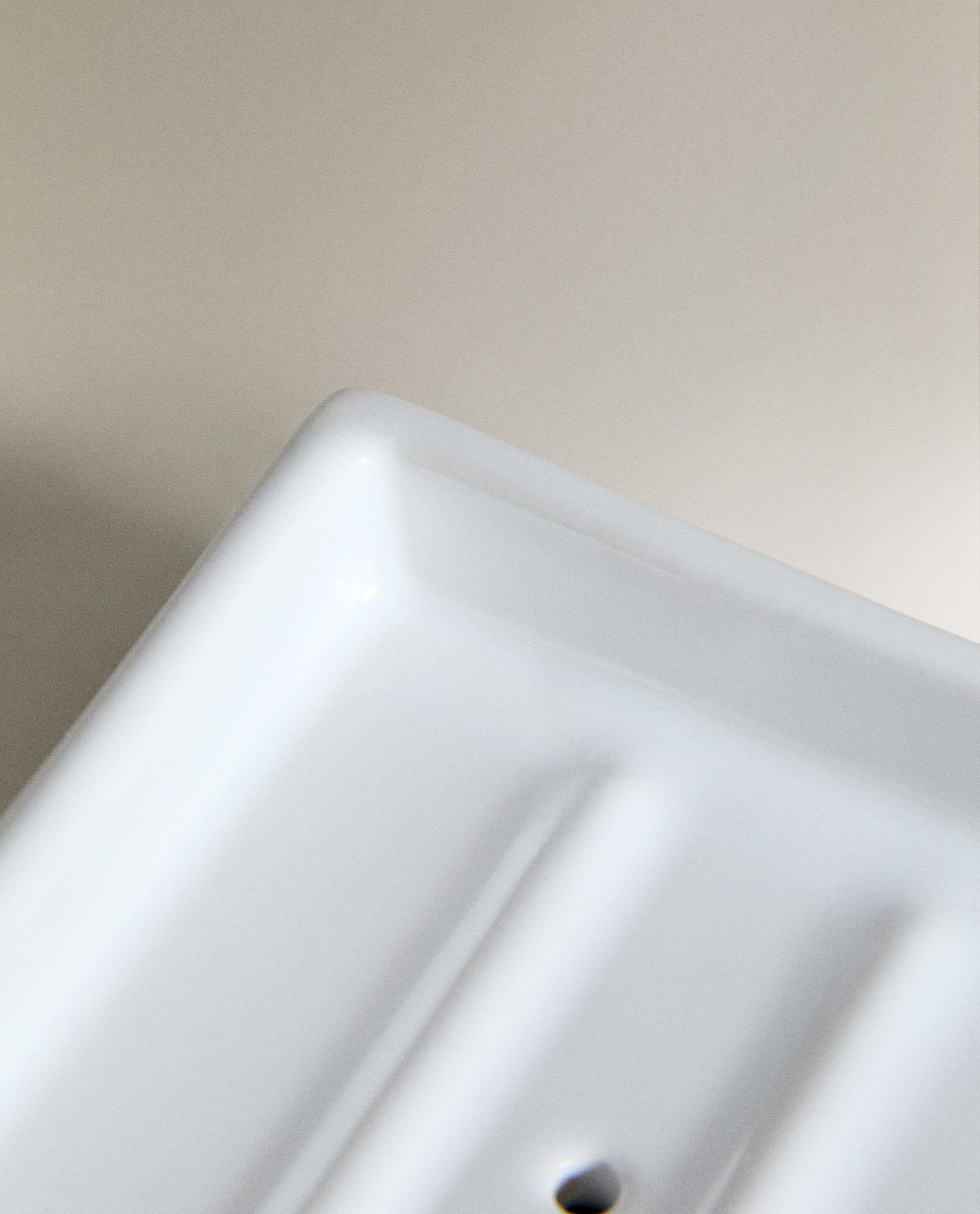 WHITE EARTHENWARE BATHROOM SOAP DISH product thumbnail 2