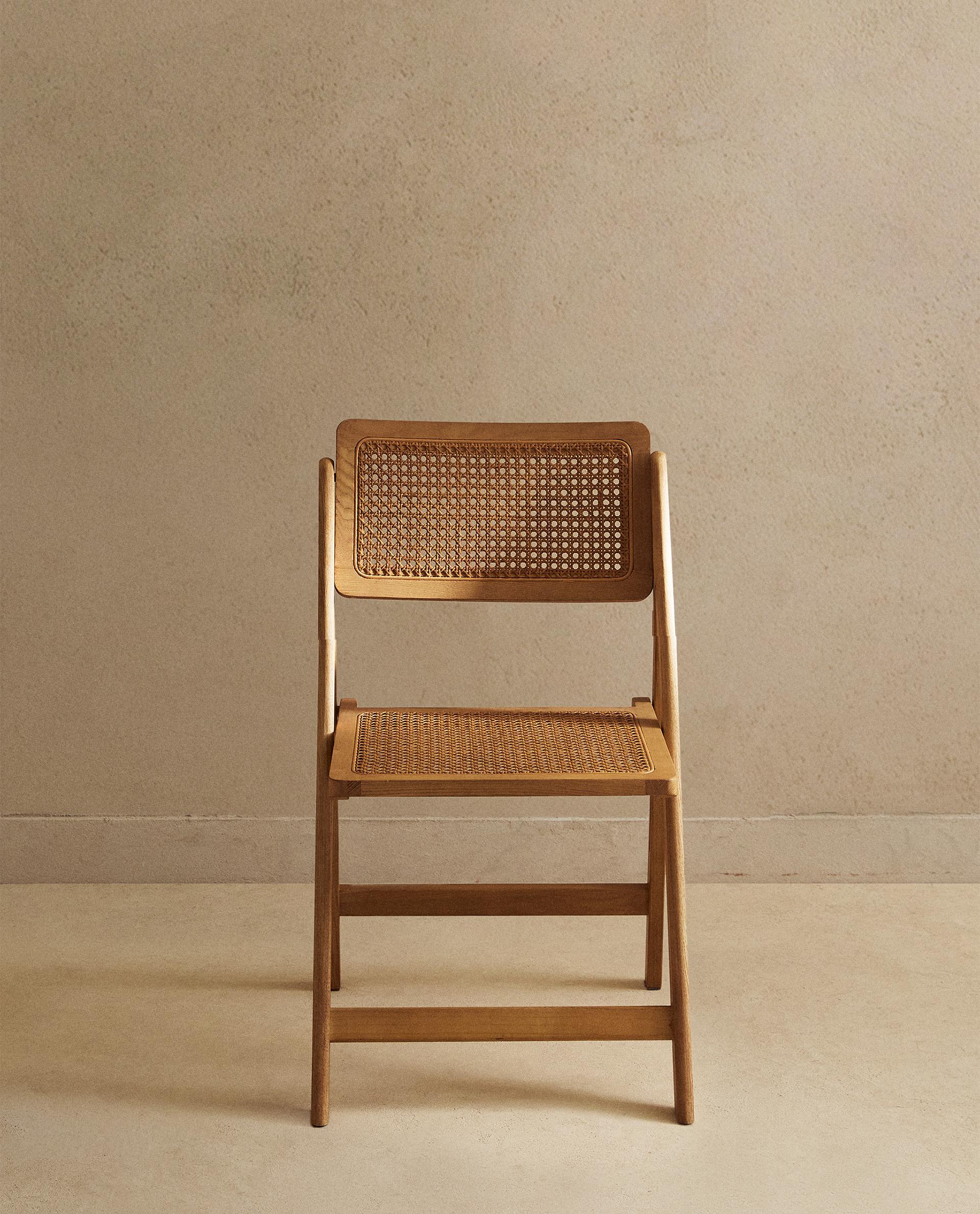 RATTAN AND WOOD FOLDING CHAIR