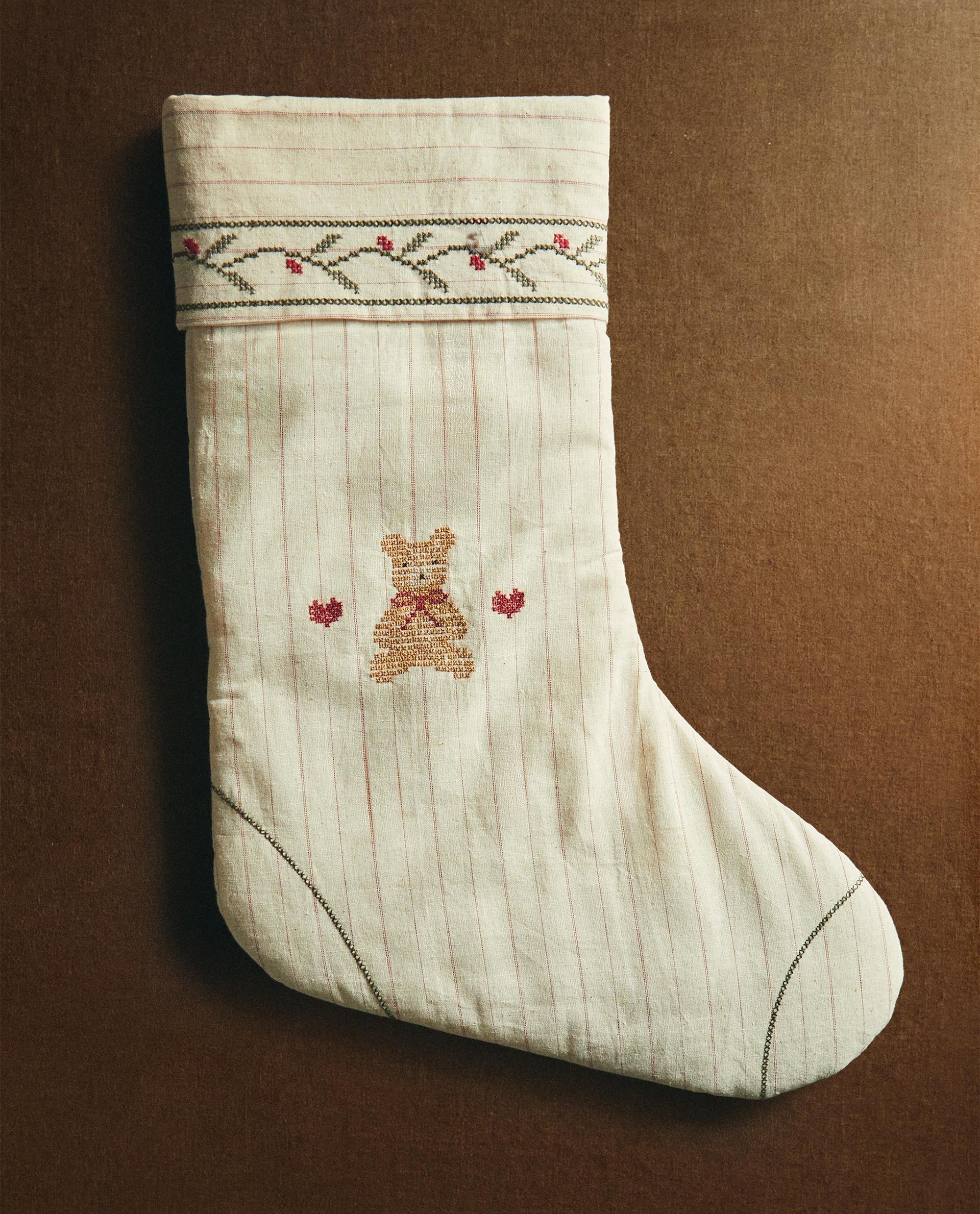 DECORATION CHAUSSETTES ENFANTS POINT DE CROIX NOEL