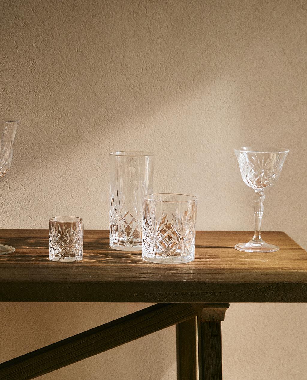 RAISED CRYSTALLINE GLASSWARE SET