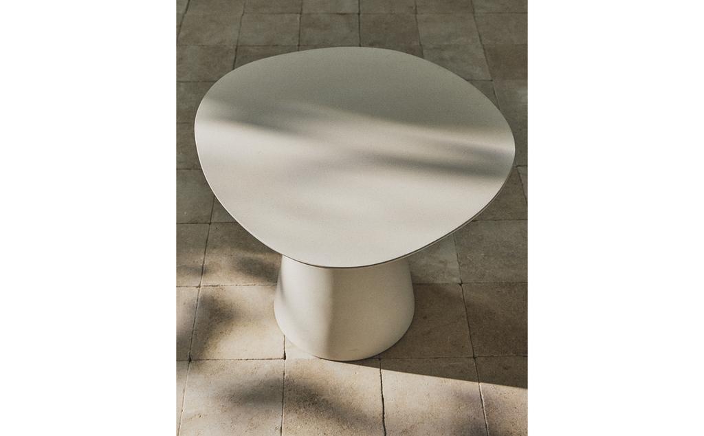 TABLE BASE CONIQUE