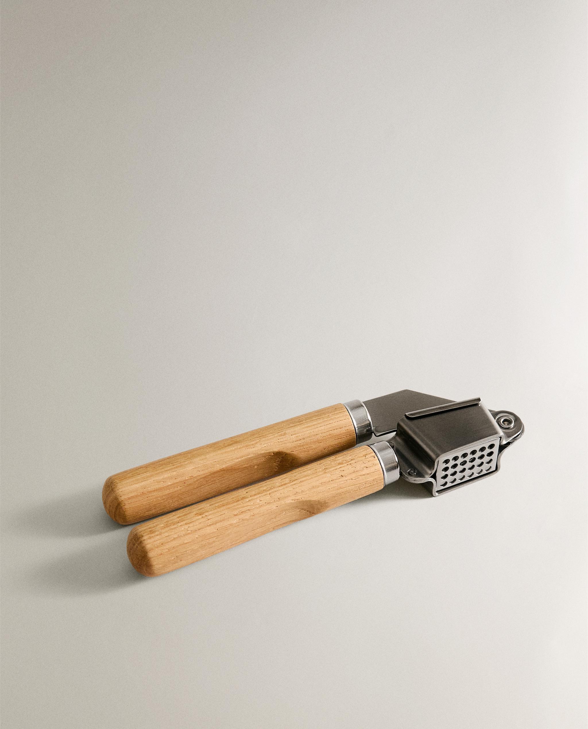 OAK MANUAL GARLIC PRESS product thumbnail 5