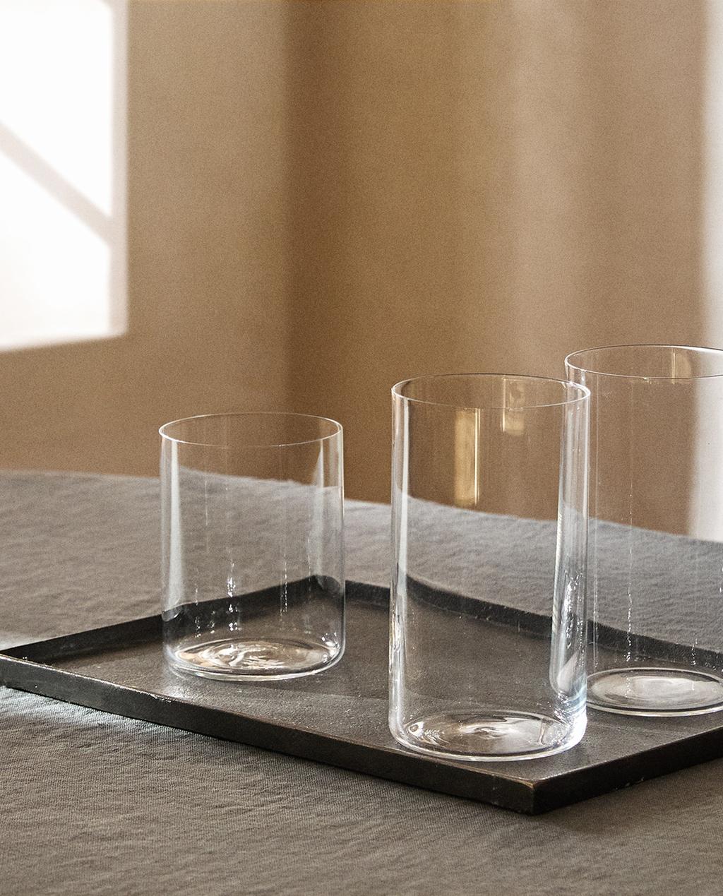 GLASSWARE SET WITH LINES