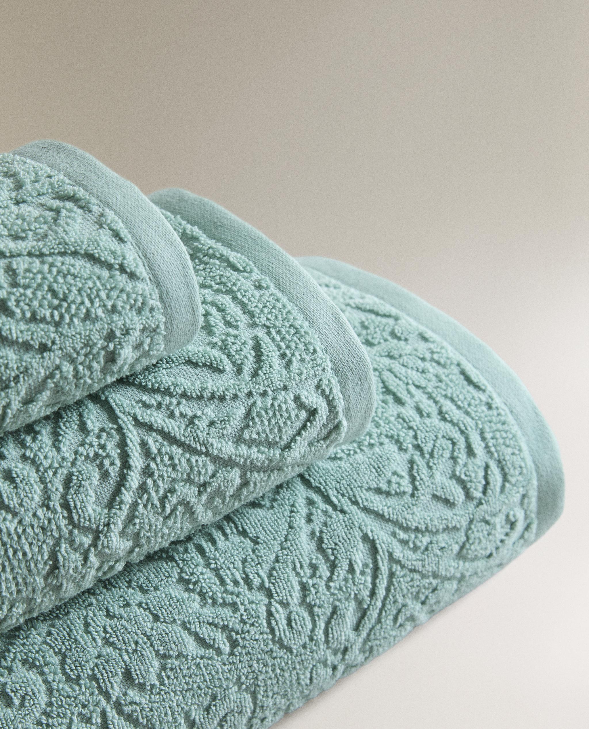 FLORAL JACQUARD BATH TOWEL product thumbnail 4