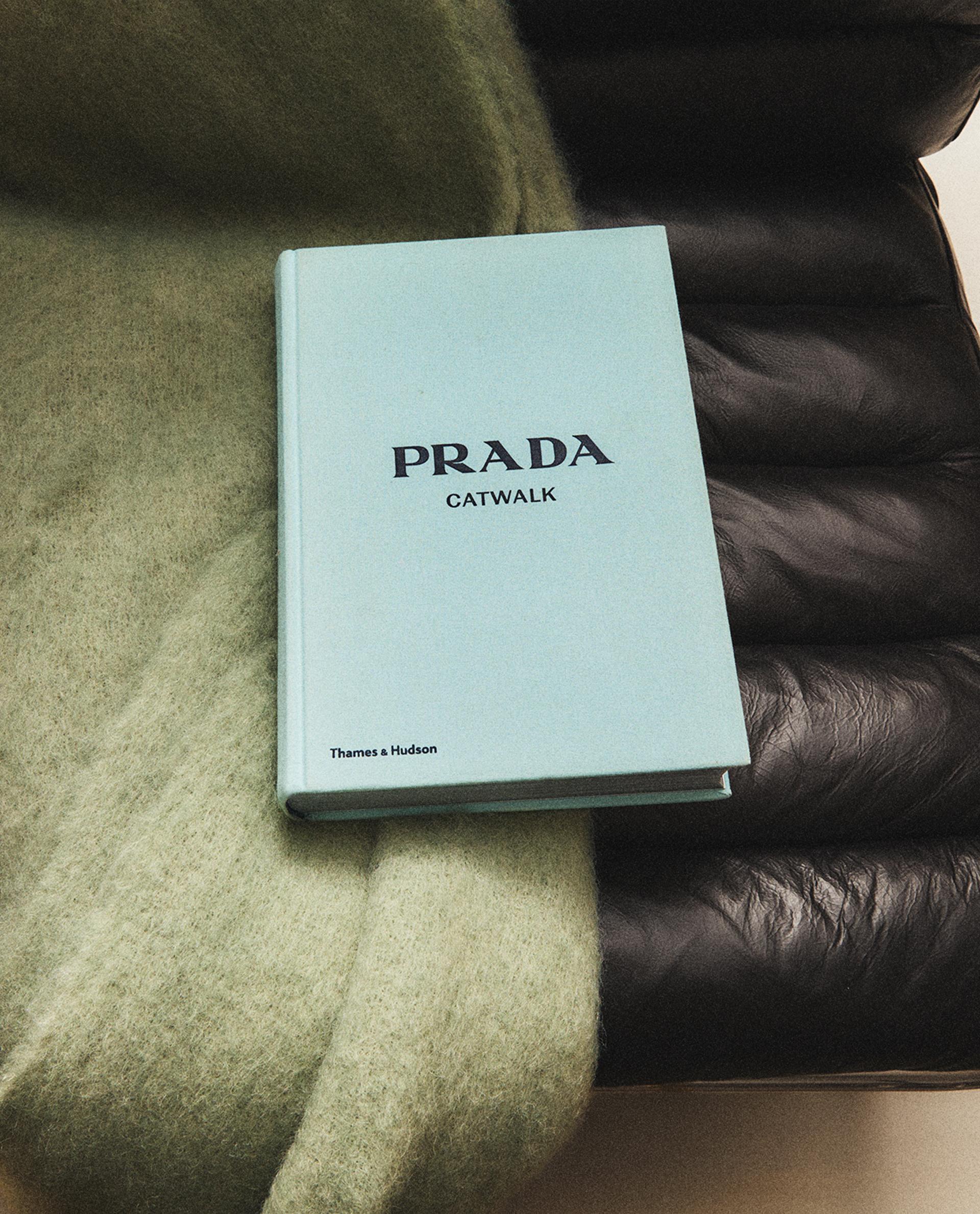 『PRADA Catwalk』洋書 英語版 Книга «Prada Catwalk. The Complete Collections» – Сюзанна