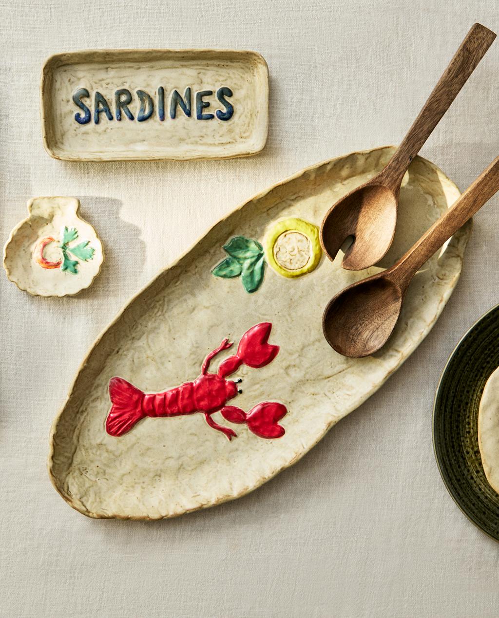 CERAMIC TABLEWARE WITH SEA ANIMAL DETAIL