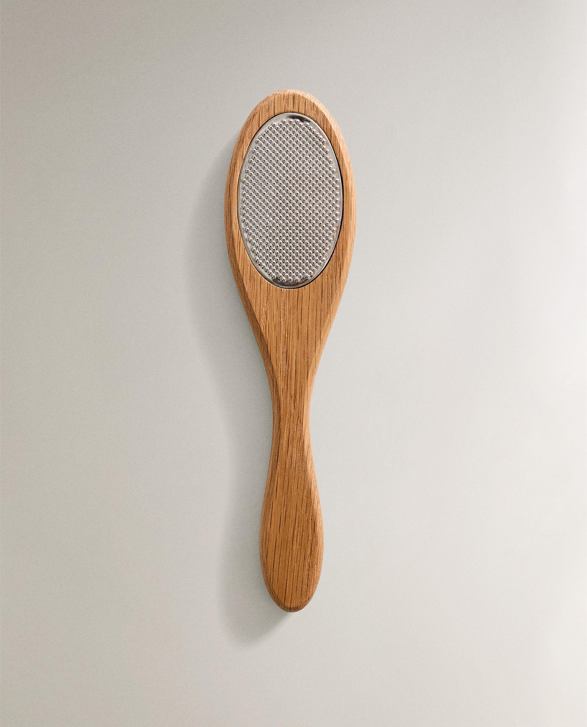 FOOT EXFOLIATOR WITH WOODEN HANDLE product thumbnail 2